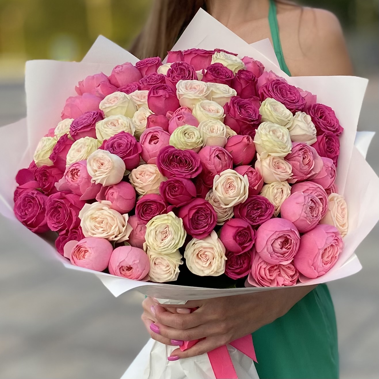 25 кустовых пионовидных роз Розовый микс