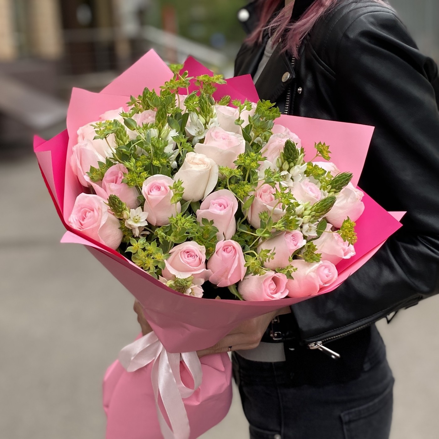 25 роз Свит ревиваль с орнитогалумом