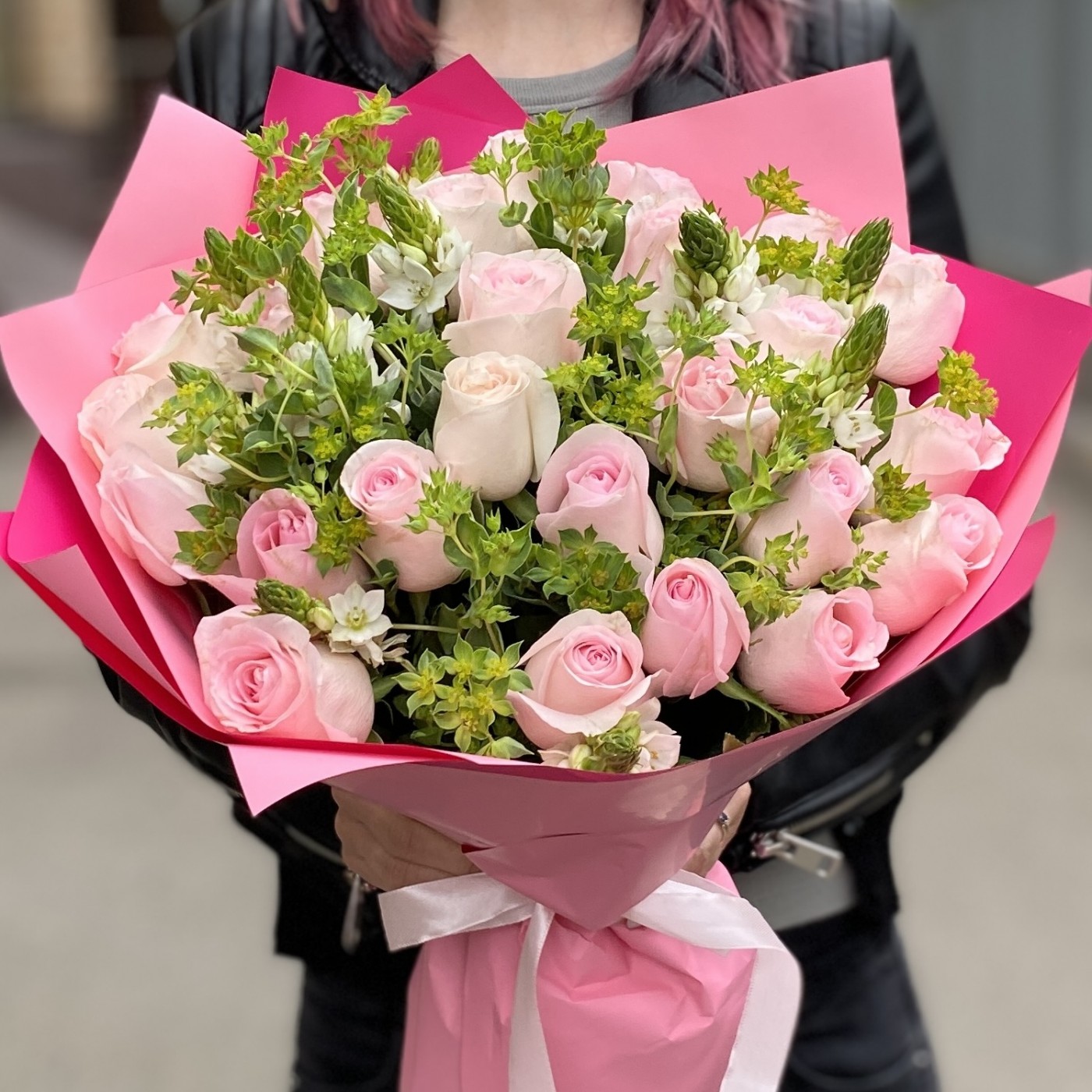 25 роз Свит ревиваль с орнитогалумом