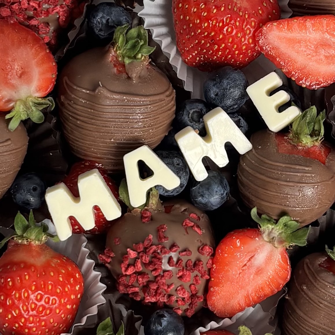 Клубника в шоколаде классика большая для мамы