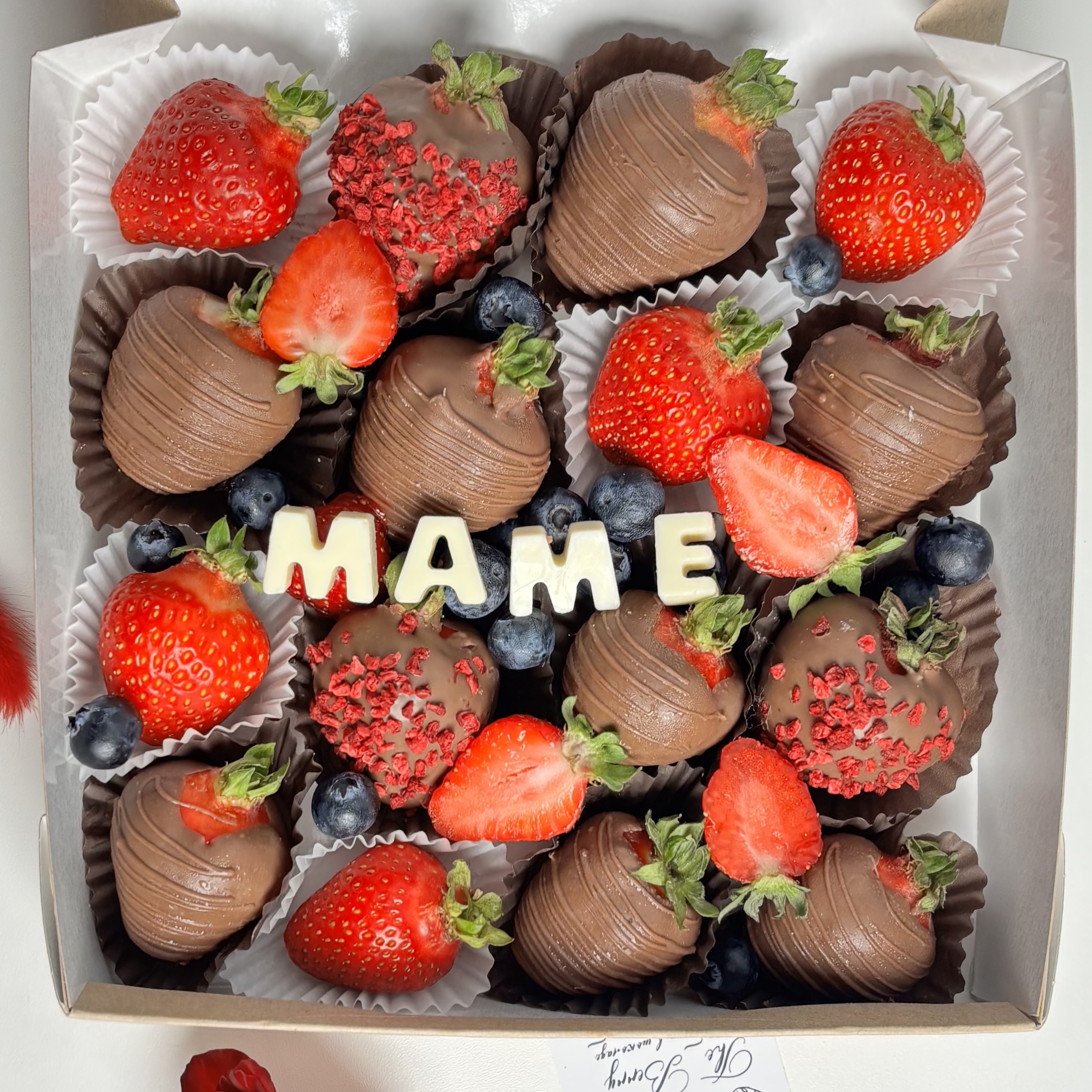 Клубника в шоколаде классика большая для мамы