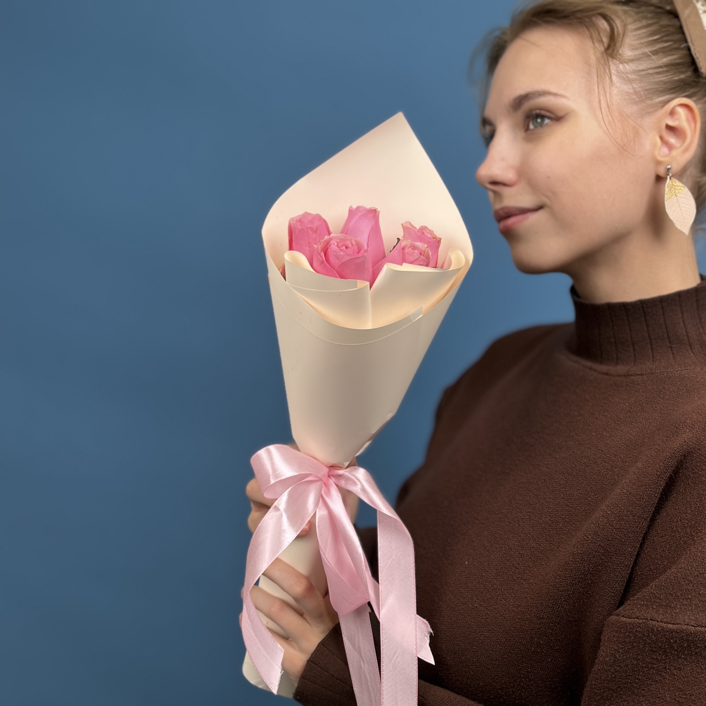 5 розовых роз Селеб 40 см