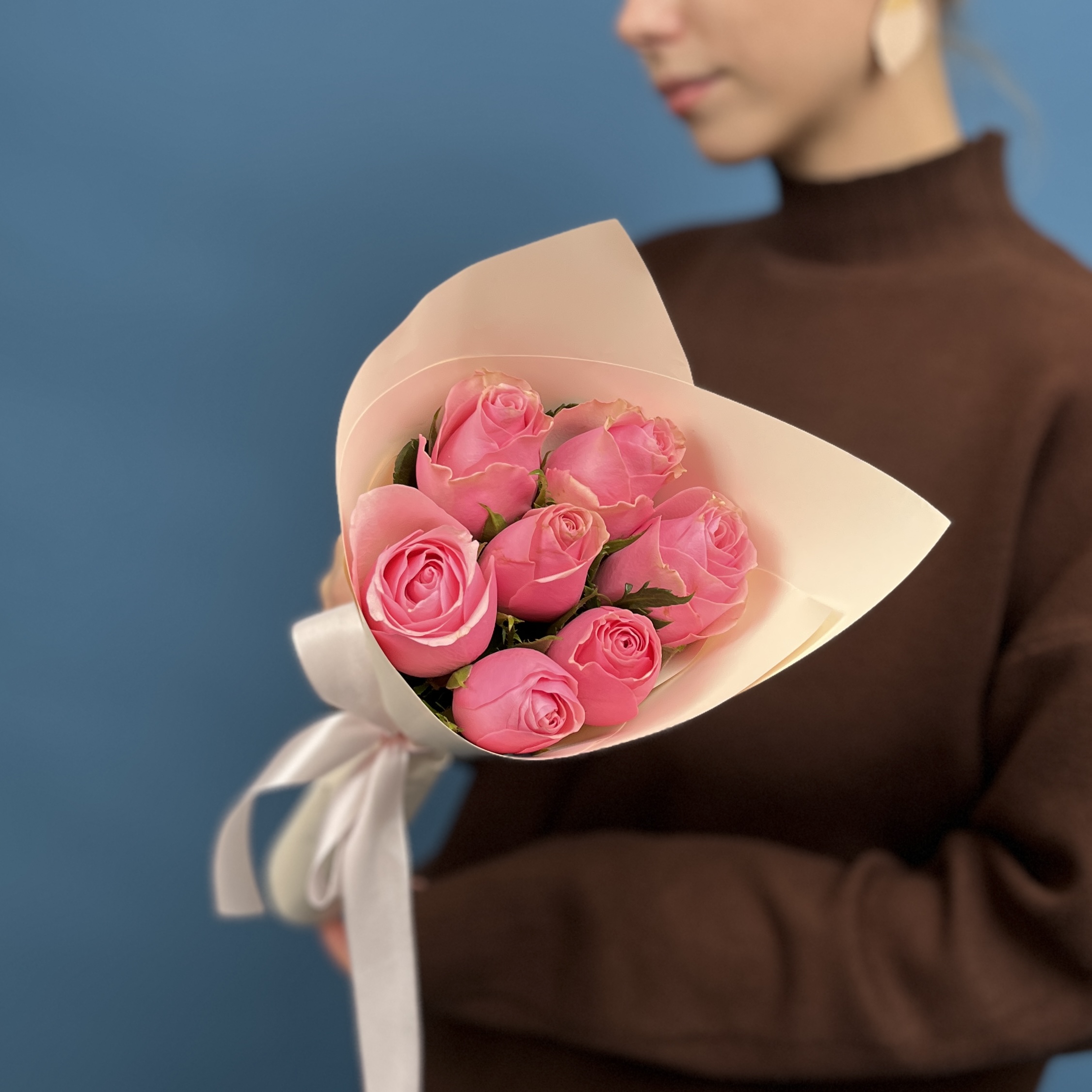 7 розовых роз Селеб 40 см