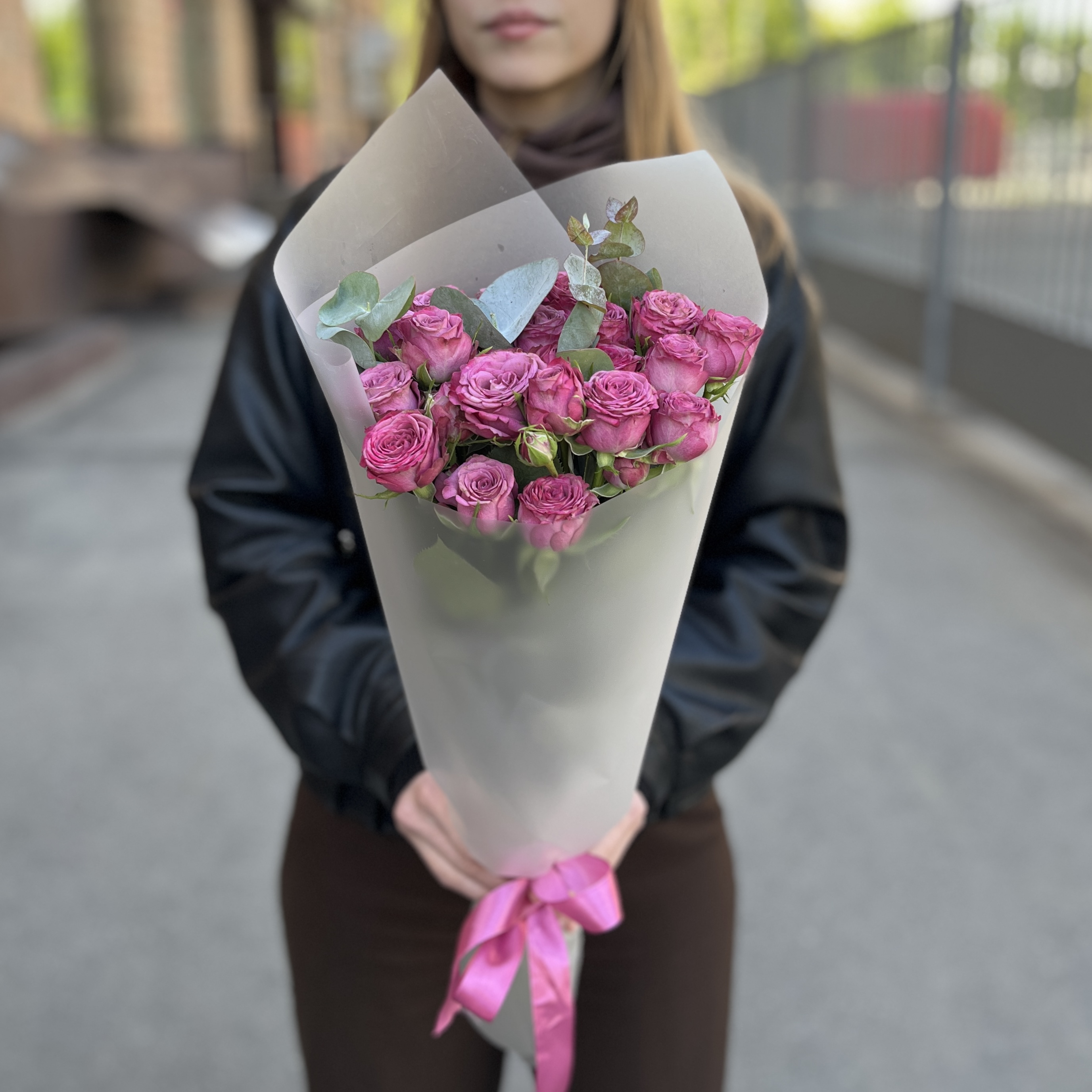 Комплимент кустовых пионовидных роз Пурпл Куин 60 см
