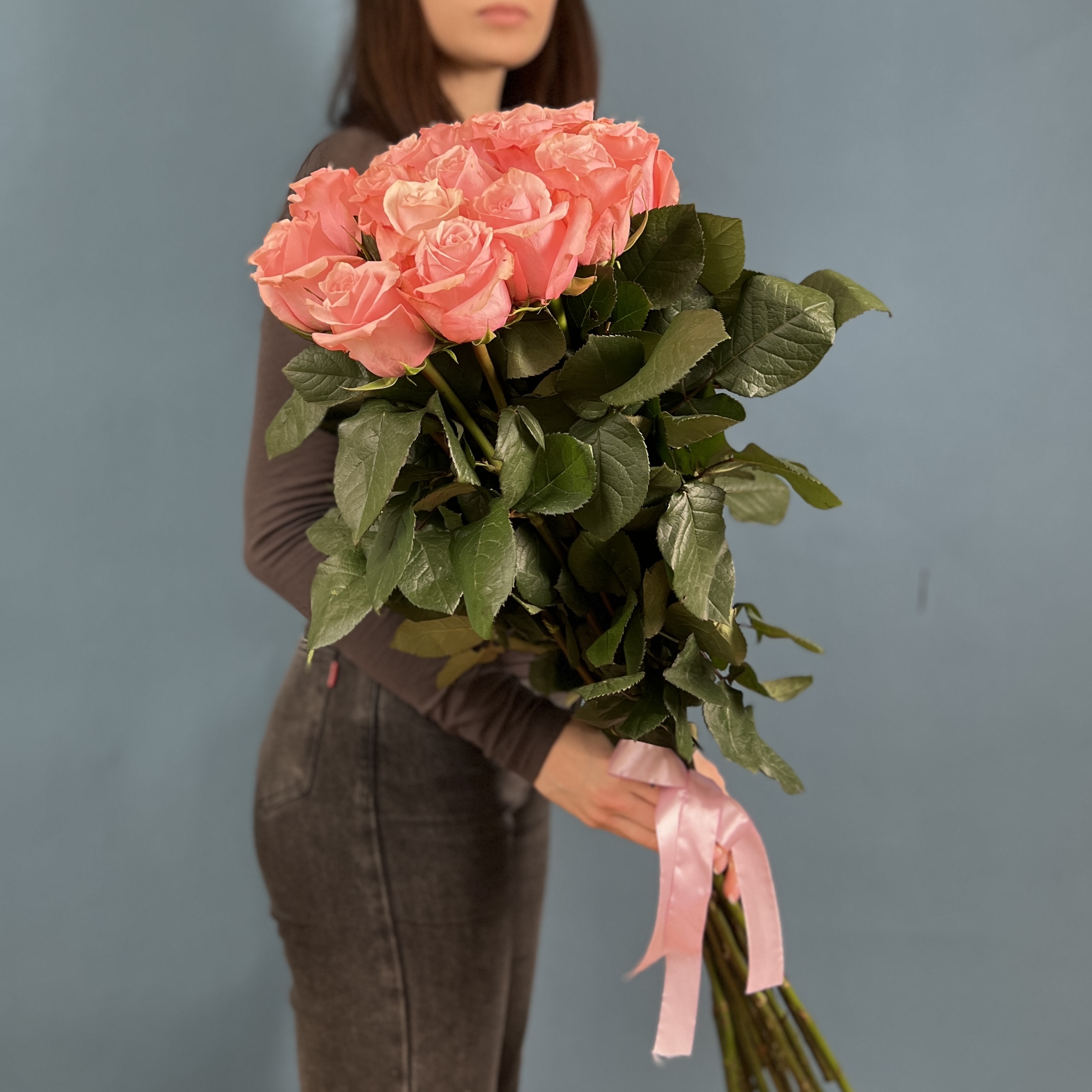 15 нежных роз Би Свит 70 см