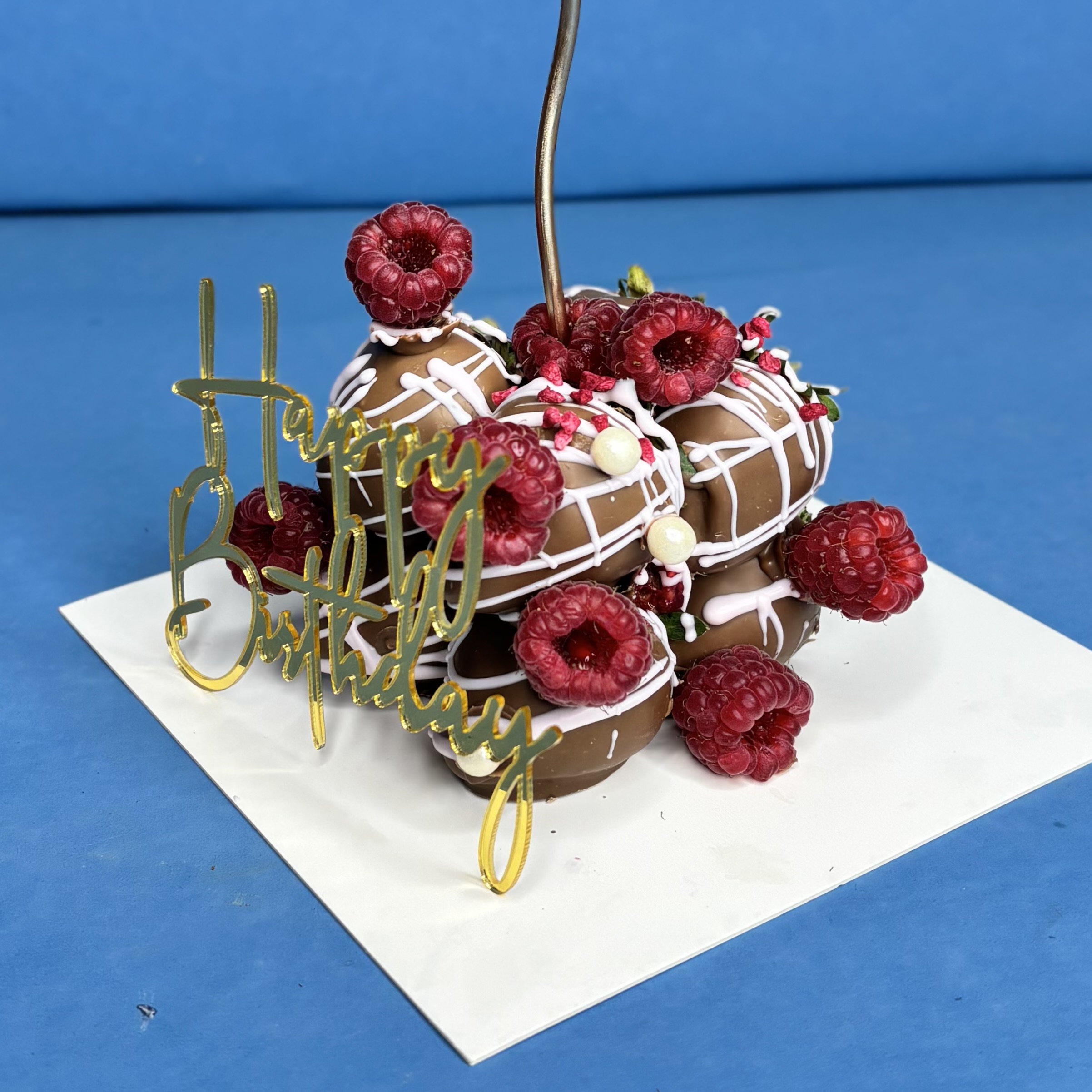 Торт из клубники в шоколаде малинка