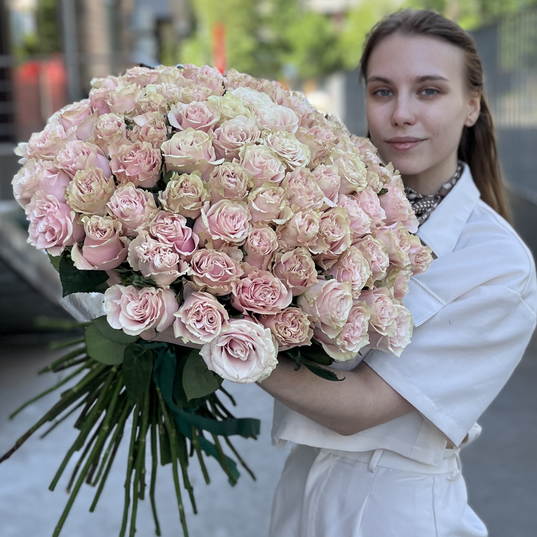 101 роза Пинк Мондиаль 80 см