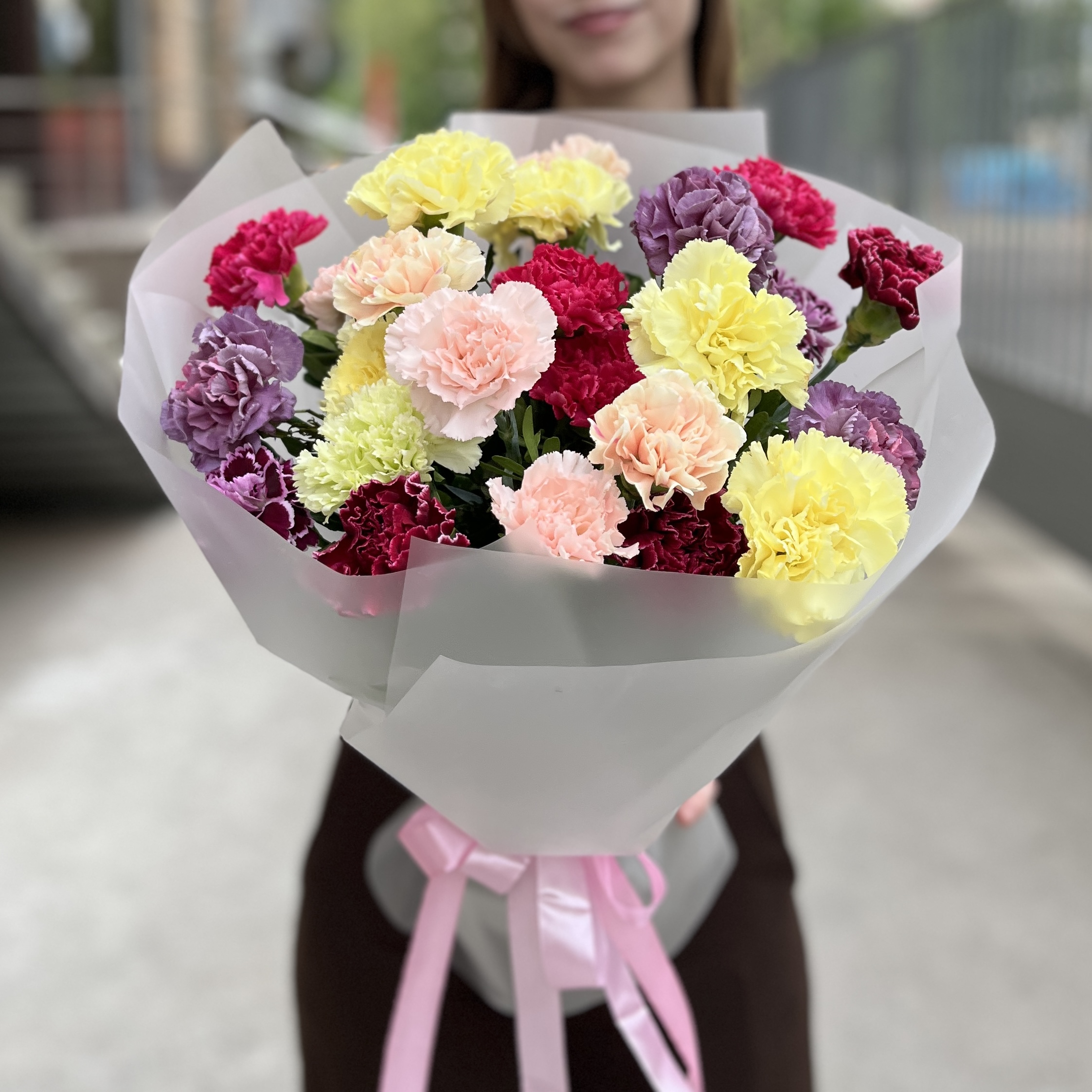 25 ярких праздничных гвоздик MIX