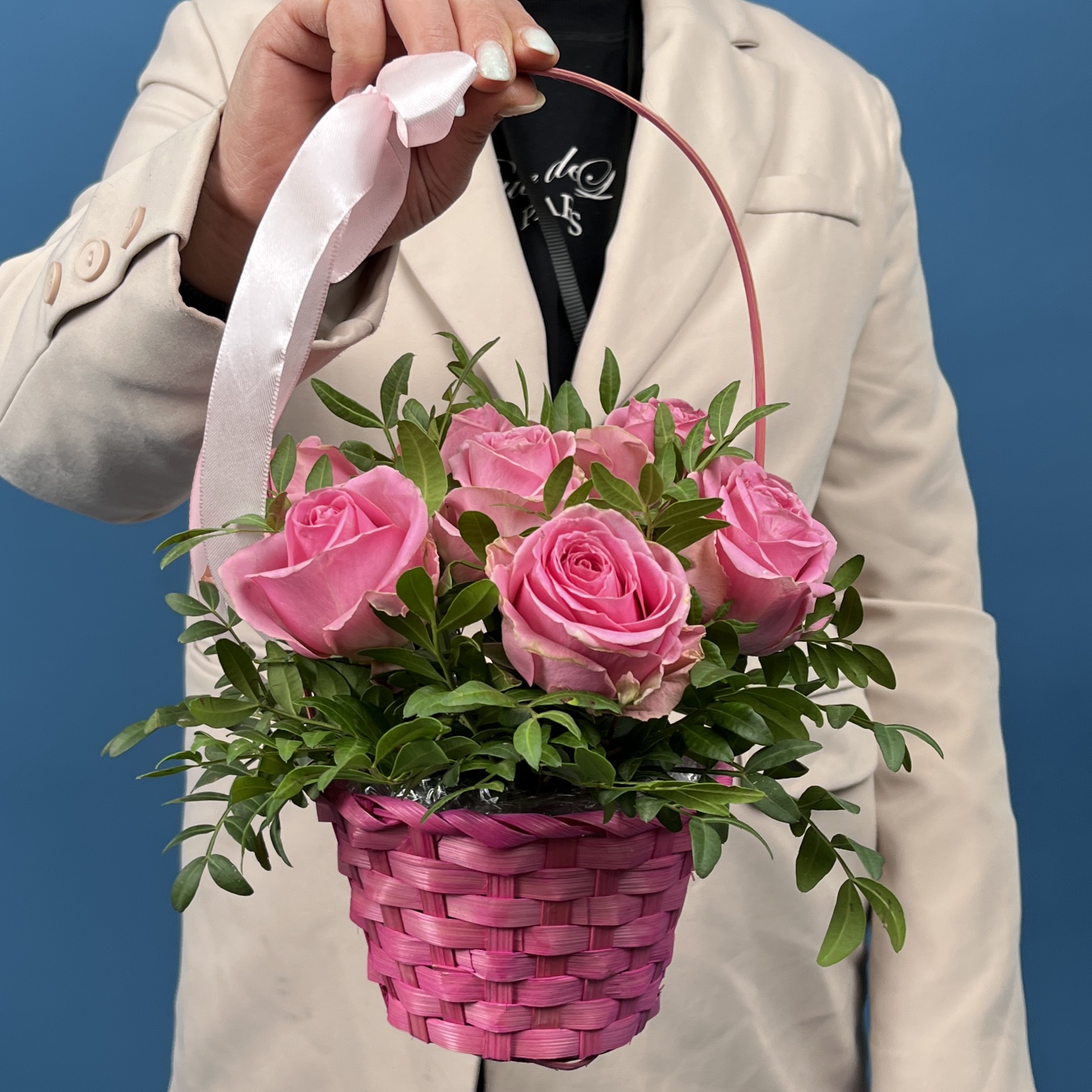 9 розовых роз Шугар Лав в корзине