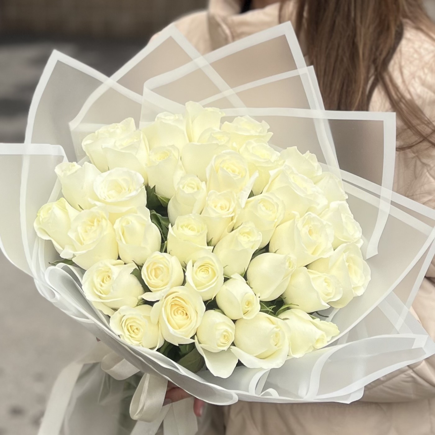 35 белых роз 40 см