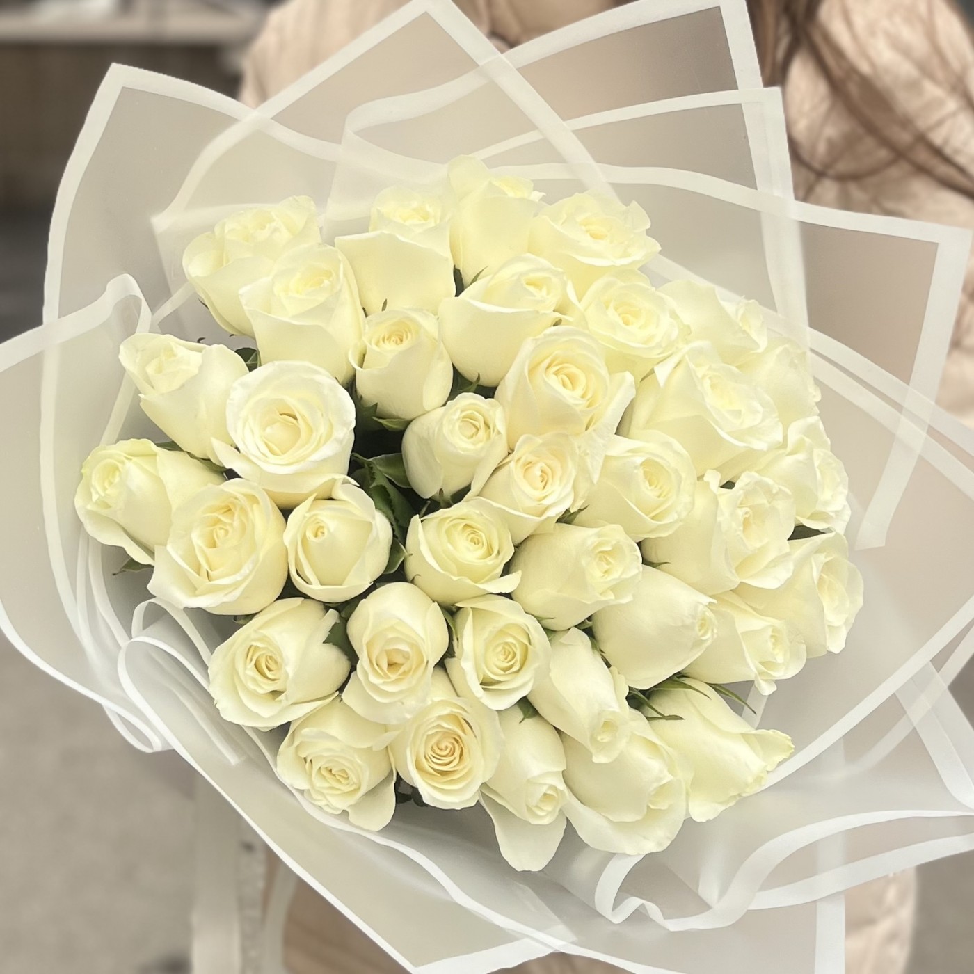 35 белых роз 40 см