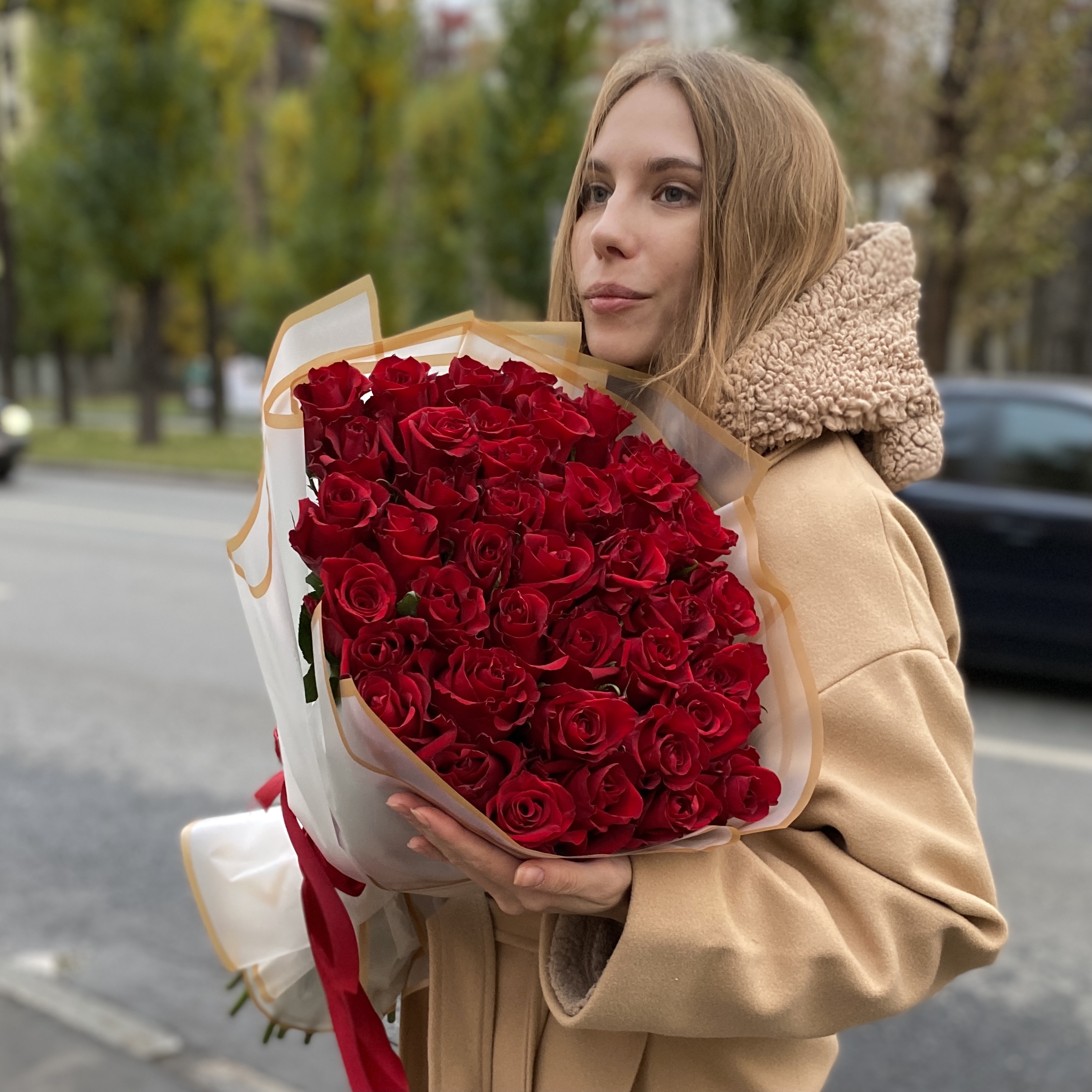 41 красная роза Эвер Ред 60 см