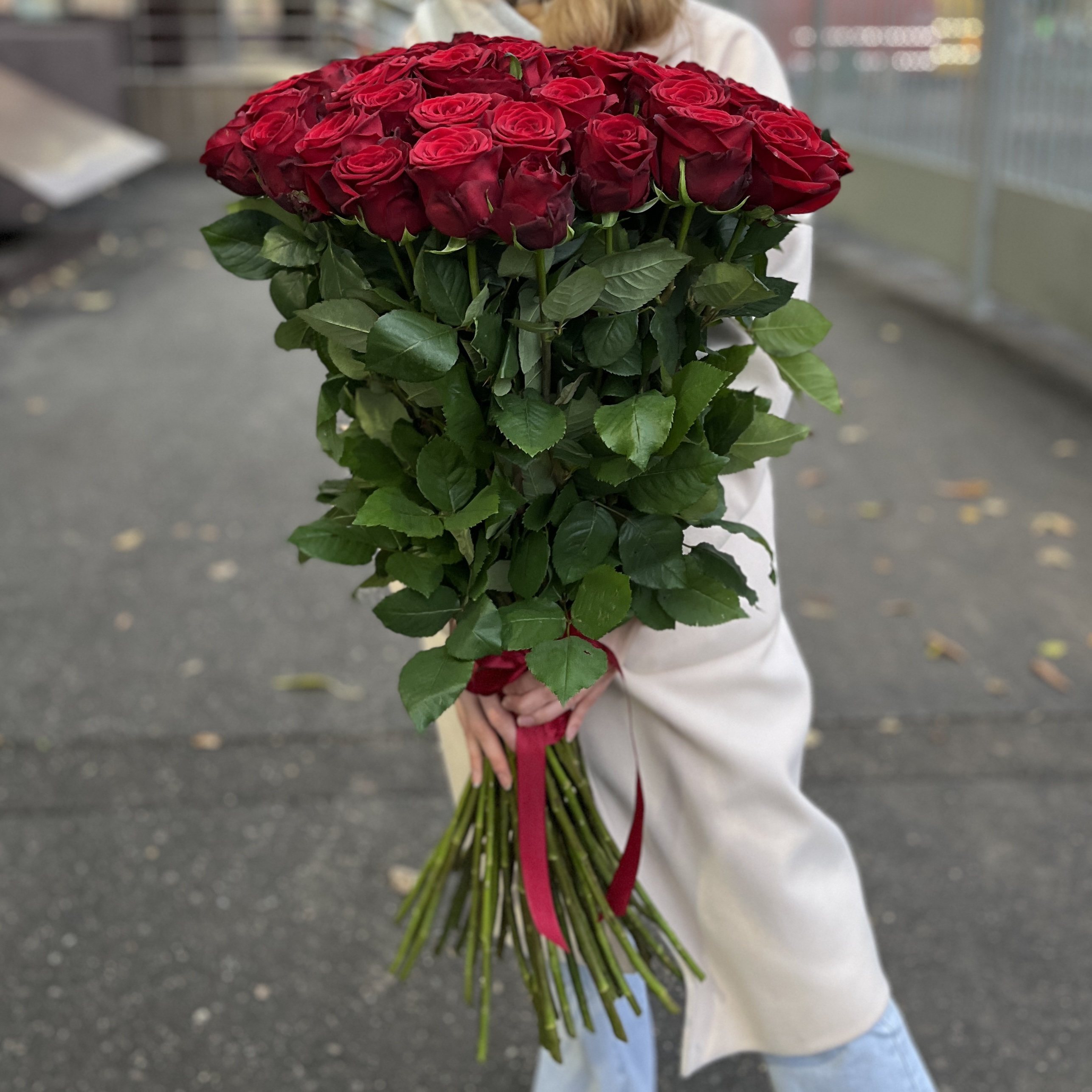 45 красных роз 80 см на юбилей
