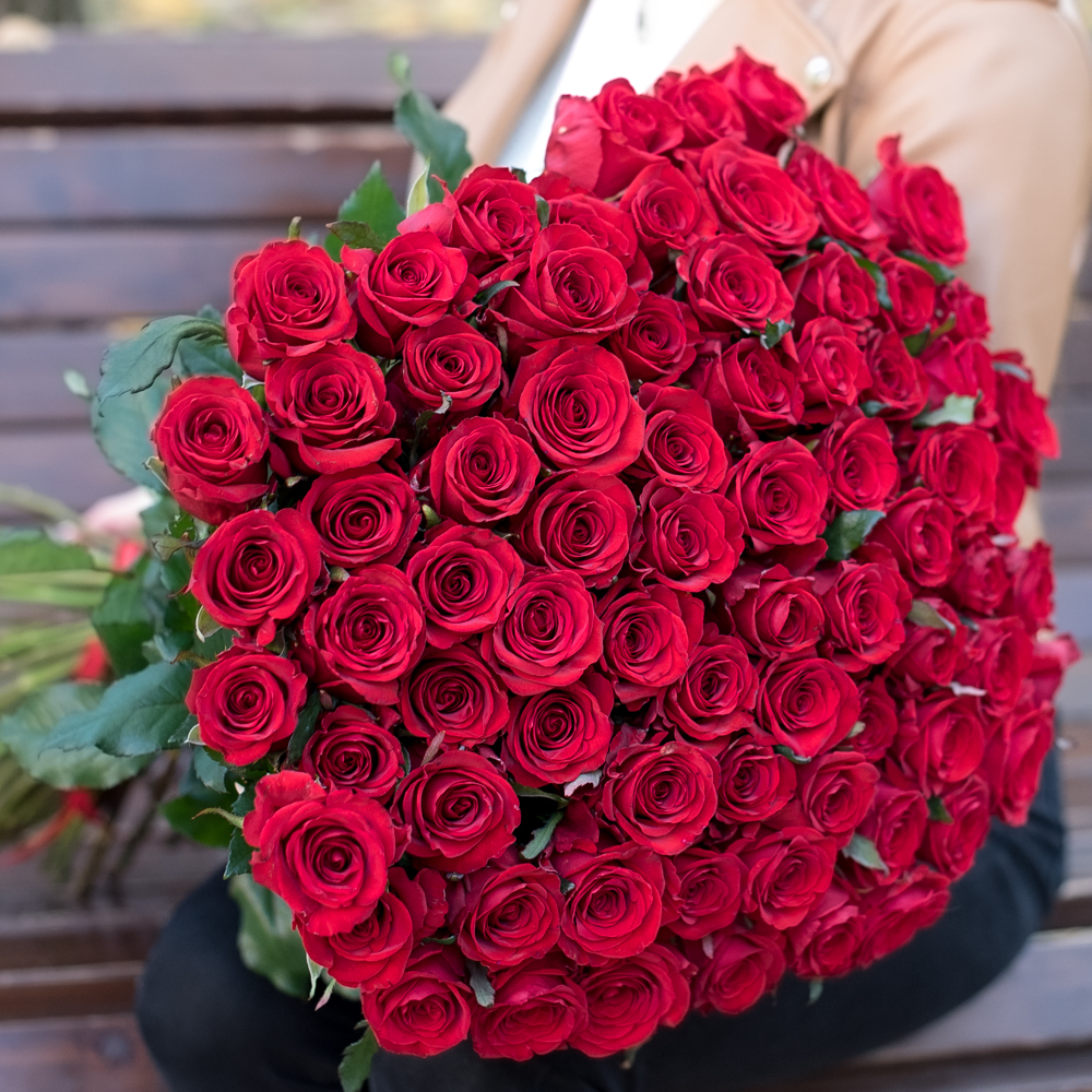 75 красных роз Эксплорер 70 см