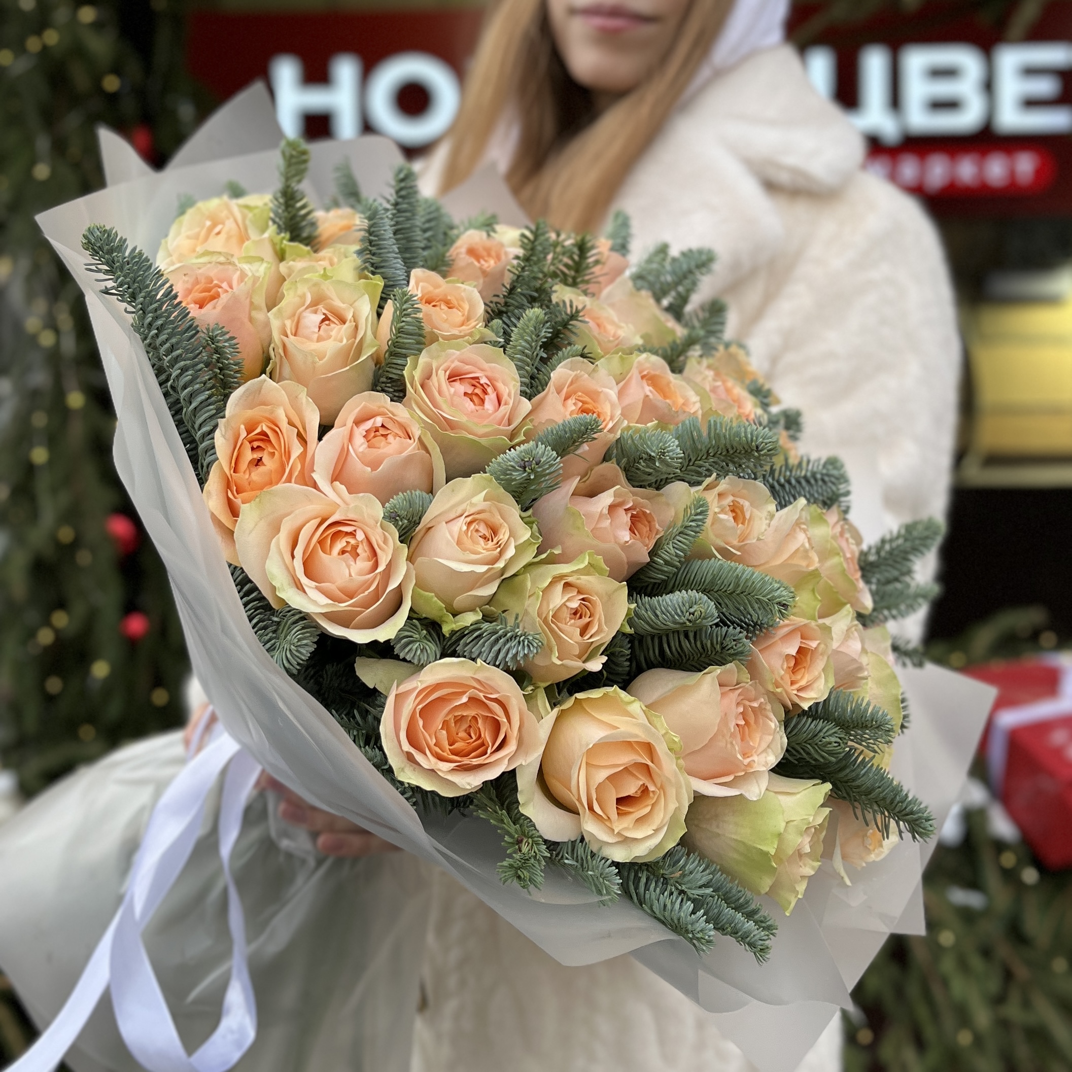 51 кремовая роза Гравити с нобилисом