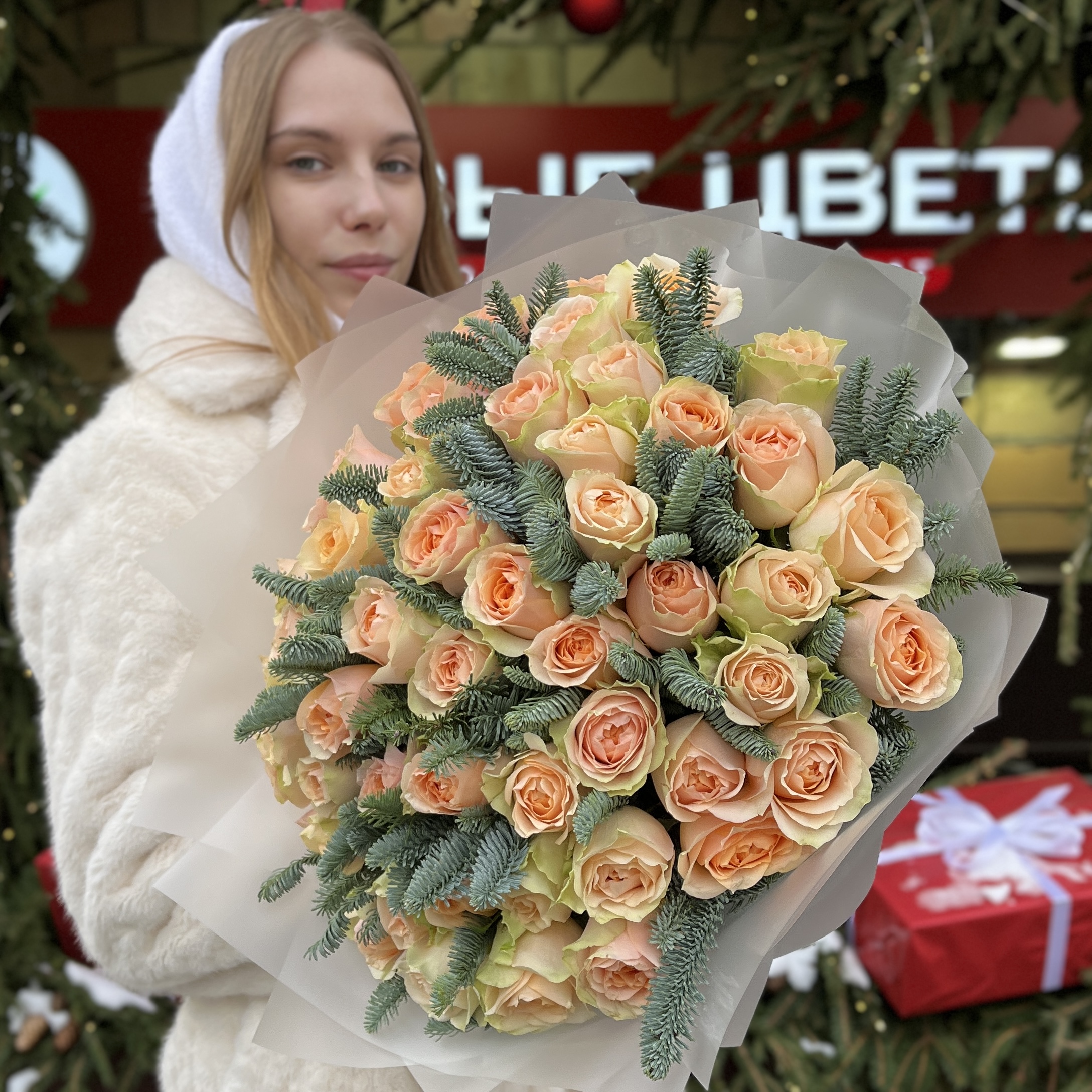 51 кремовая роза Гравити с нобилисом