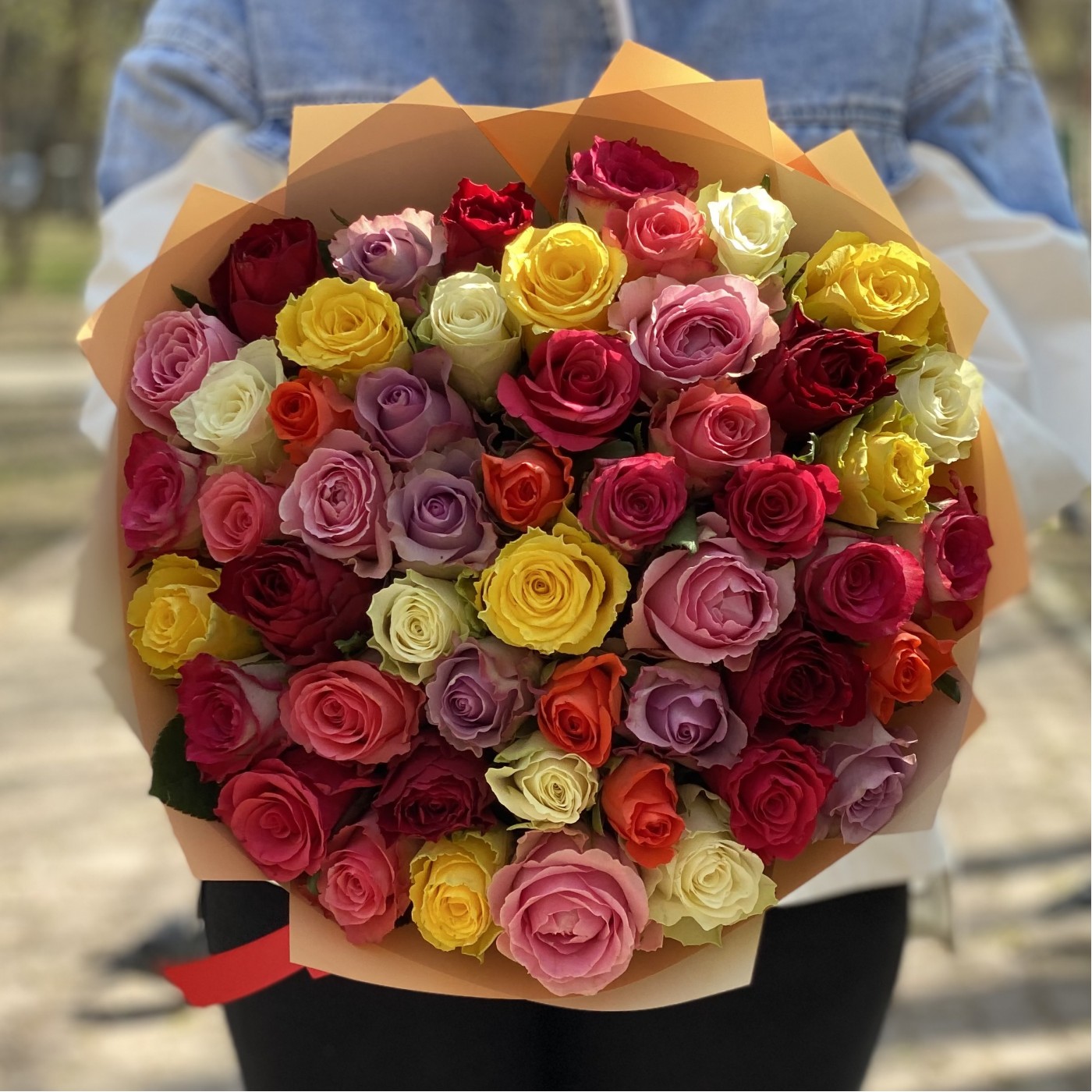 51 роза яркий микс 50 см