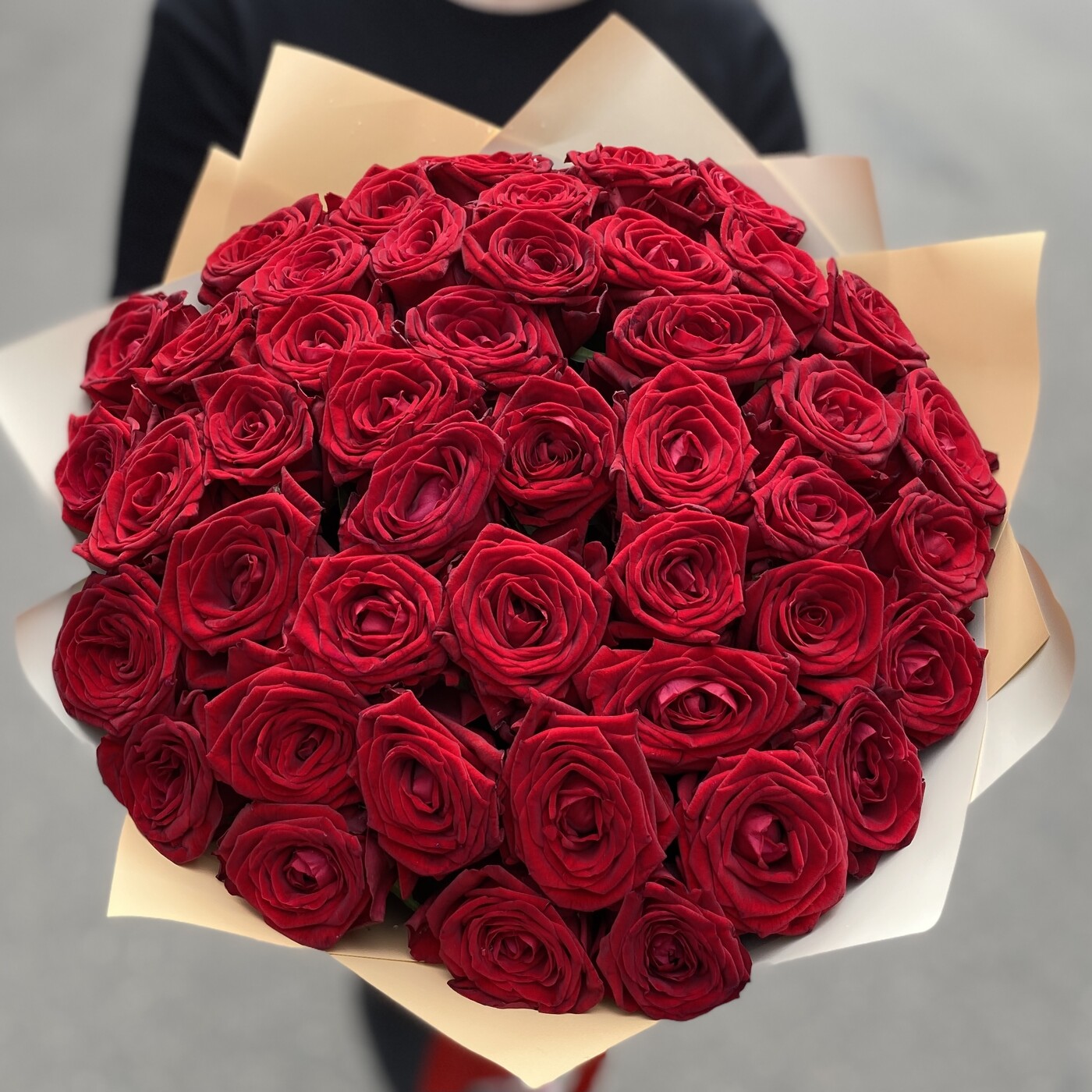 51 красная роза Ред Наоми 50 см