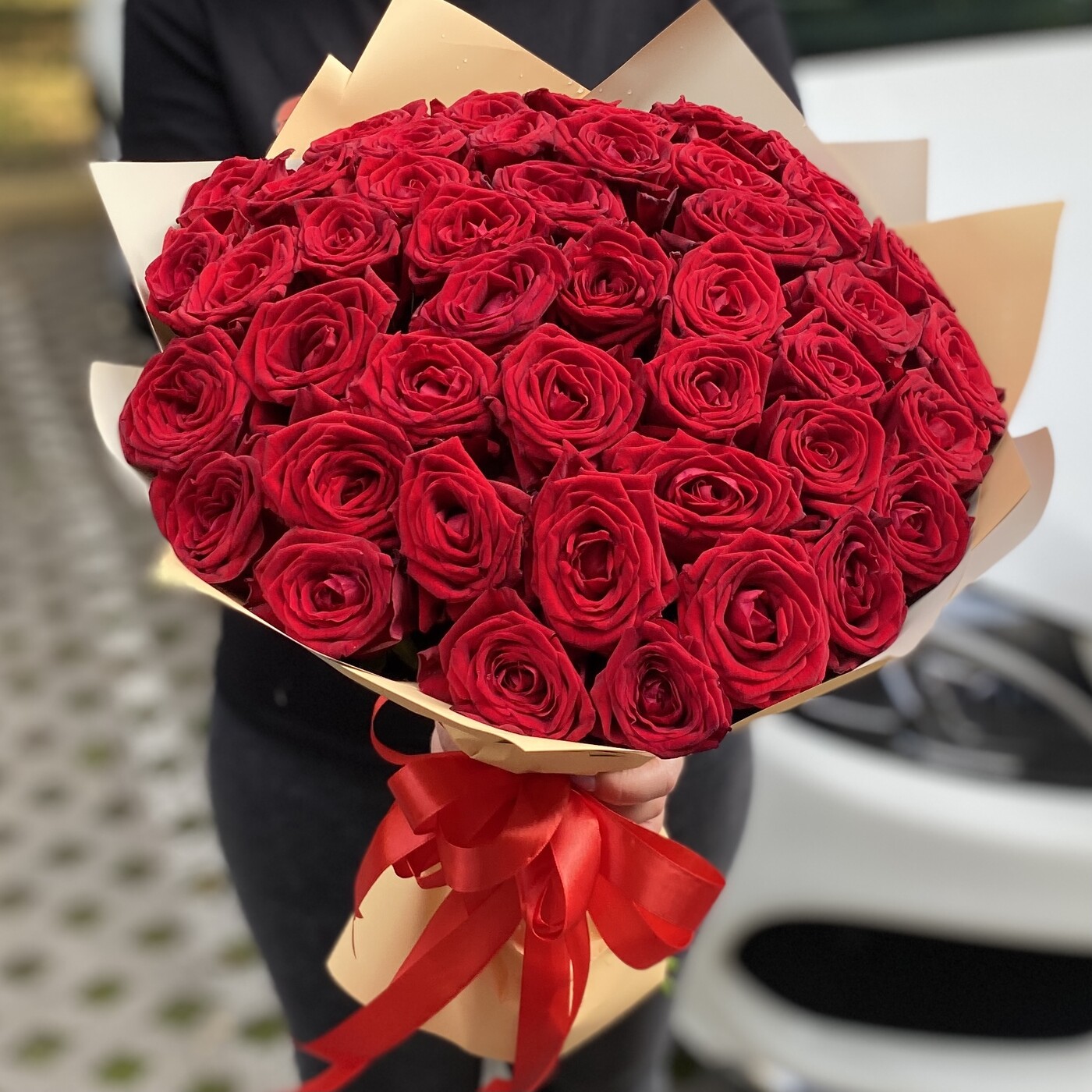 51 красная роза Ред Наоми 50 см