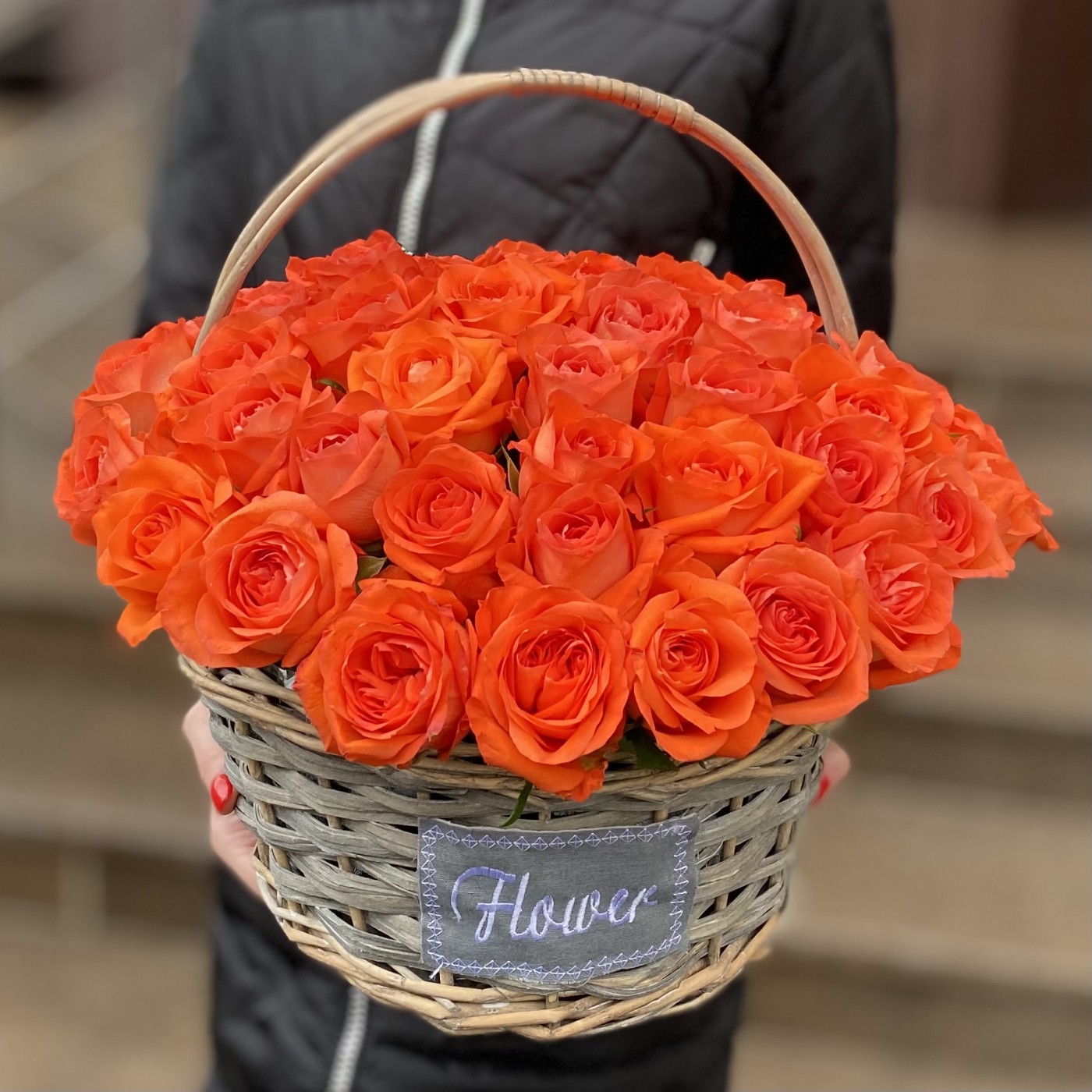 51 оранжевая роза в корзине