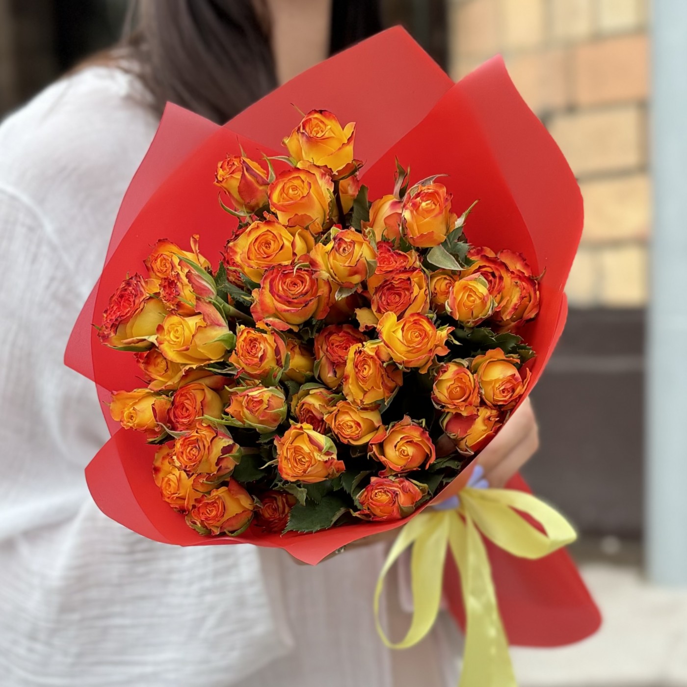 5 солнечных кустовых роз