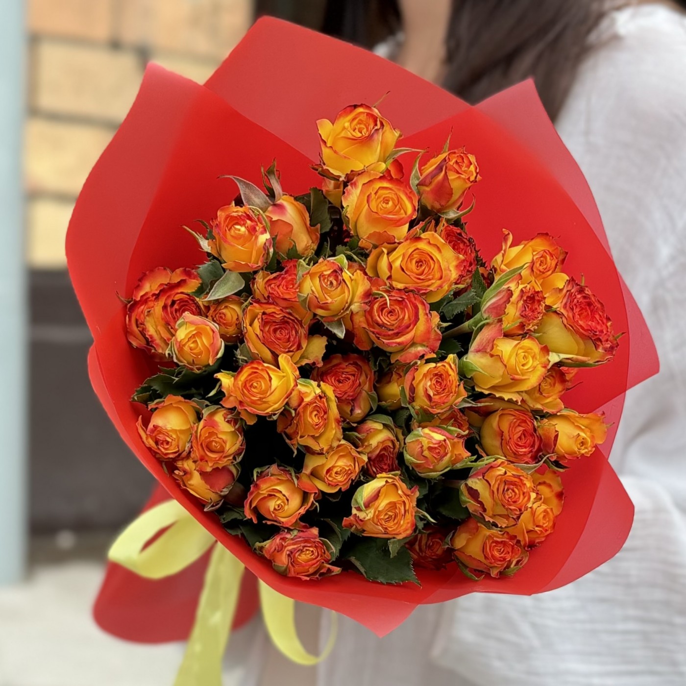 5 солнечных кустовых роз