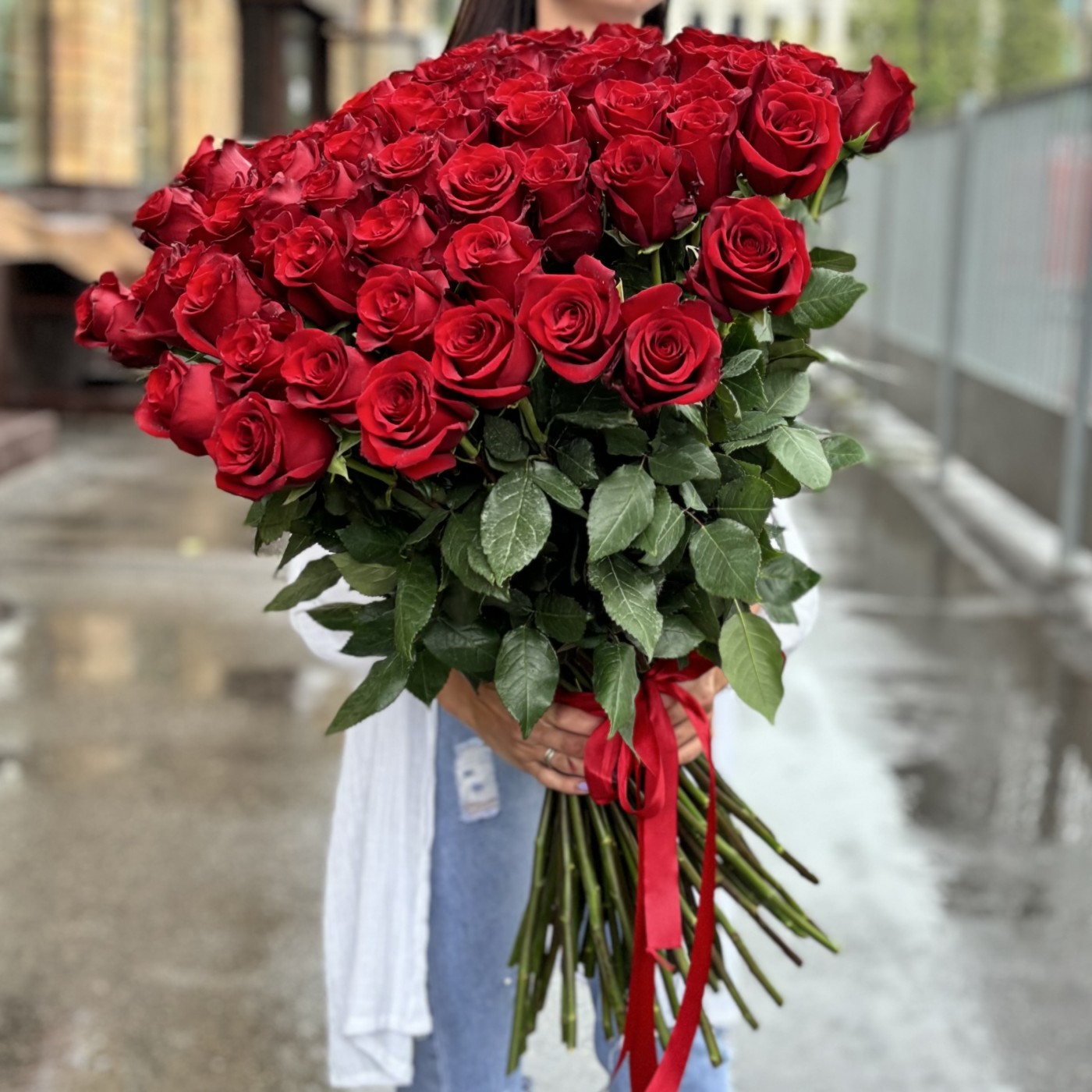 75 красных роз Эксплорер 80 см
