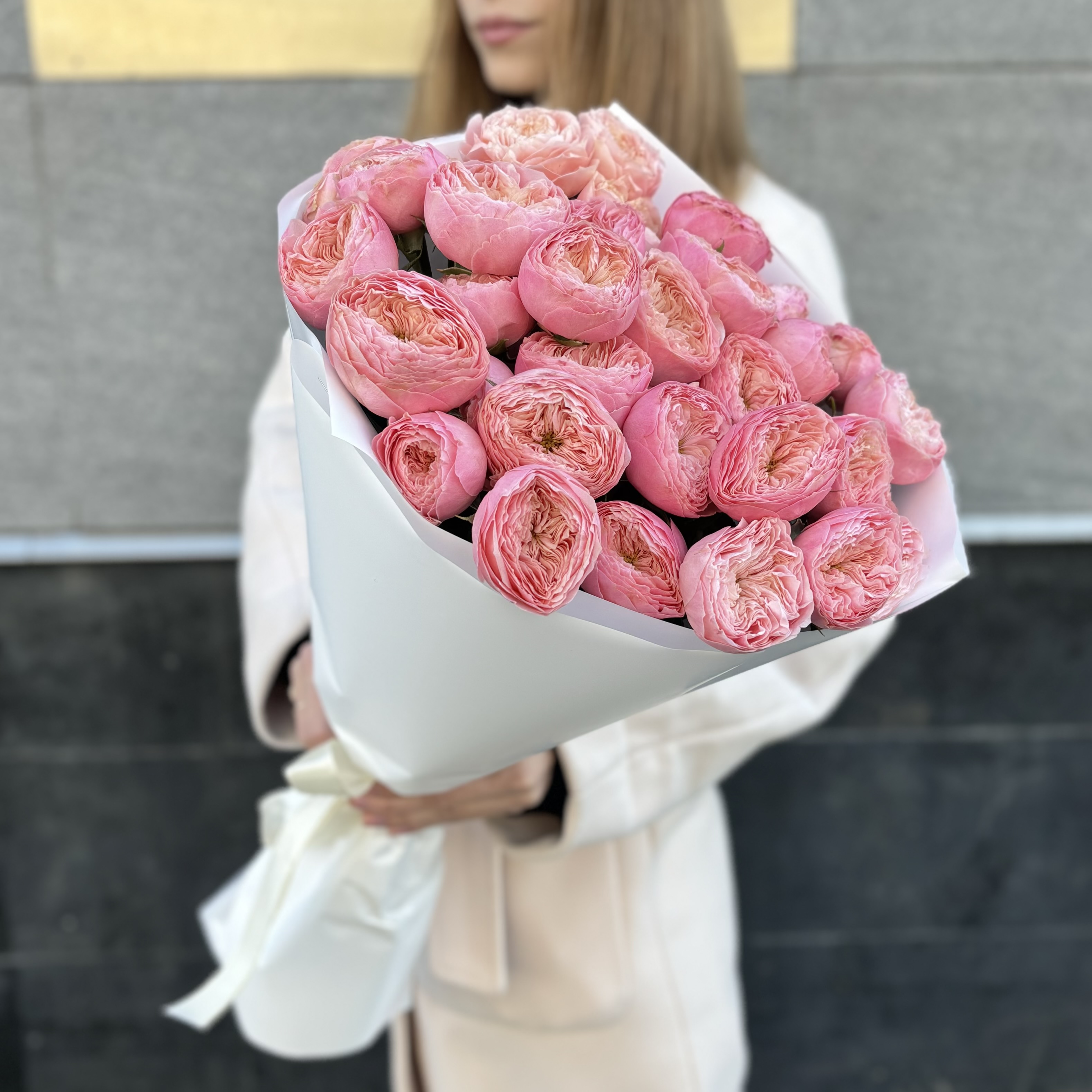 9 розовых пионовидных роз Херпер