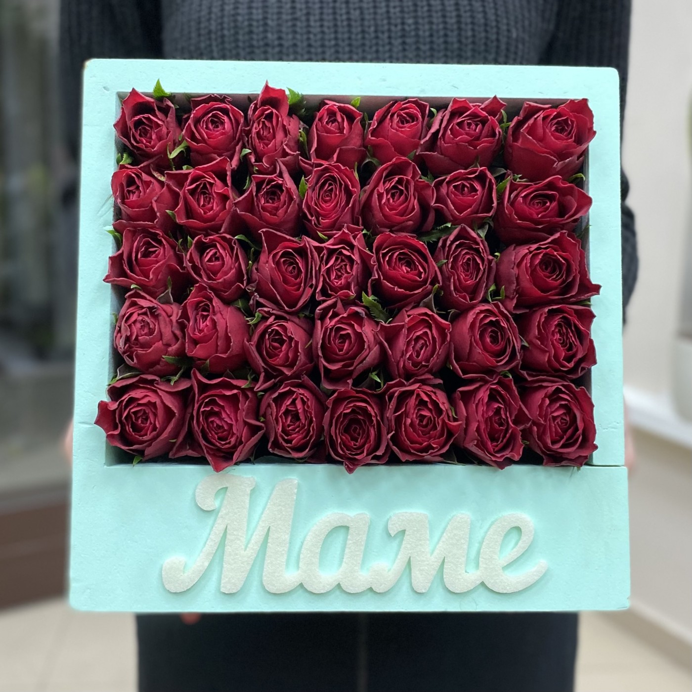 Бирюзовая Коробка с красной розой Маме
