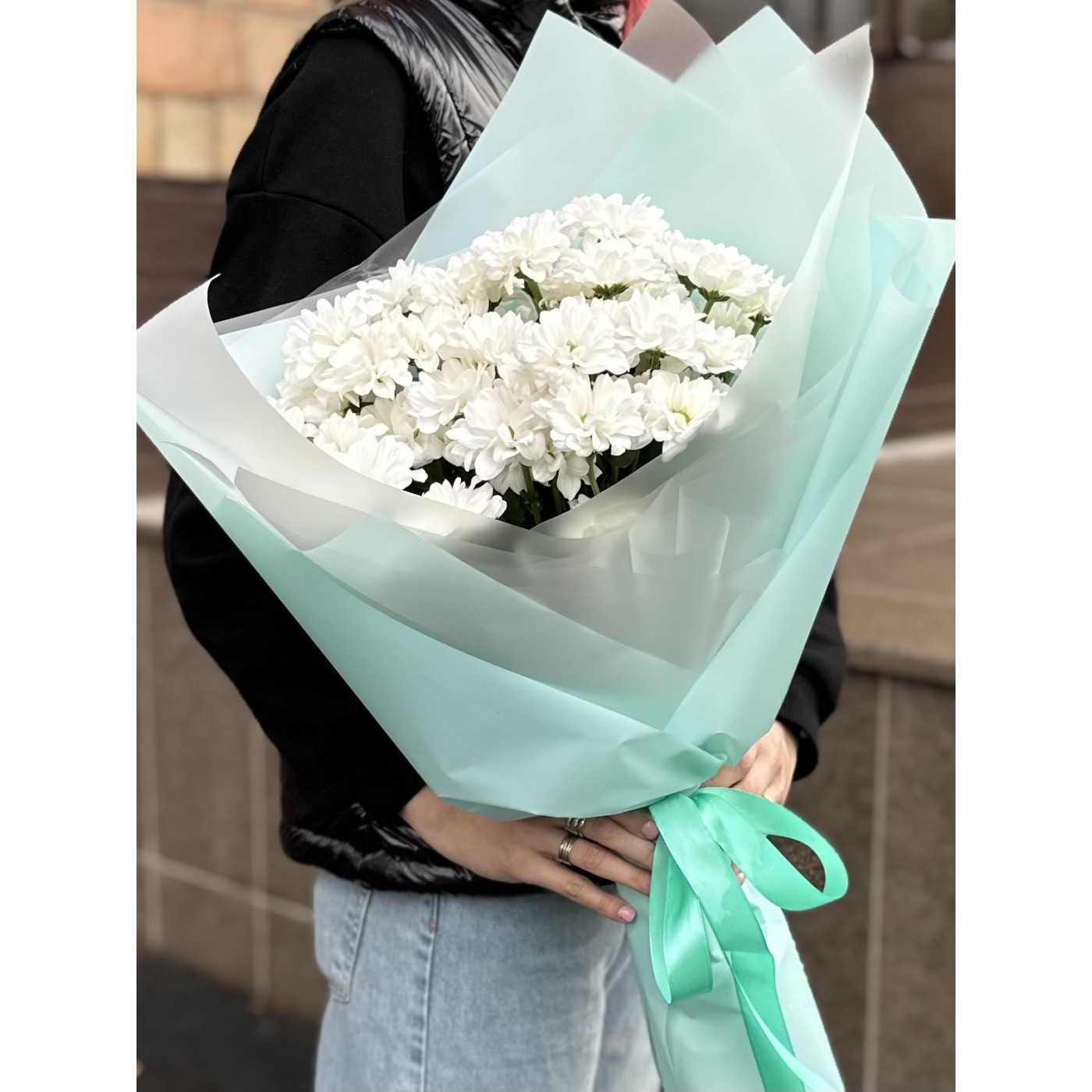 Букет белых кустовых хризантем Бакарди