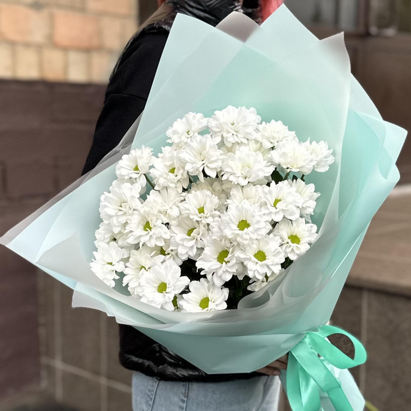 Букет белых кустовых хризантем Бакарди