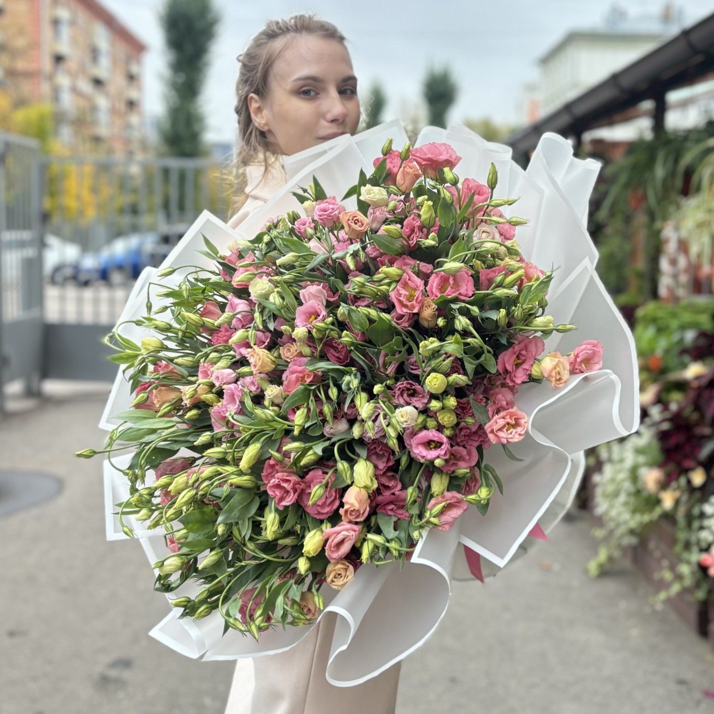 Букет из 101 розовой эустомы