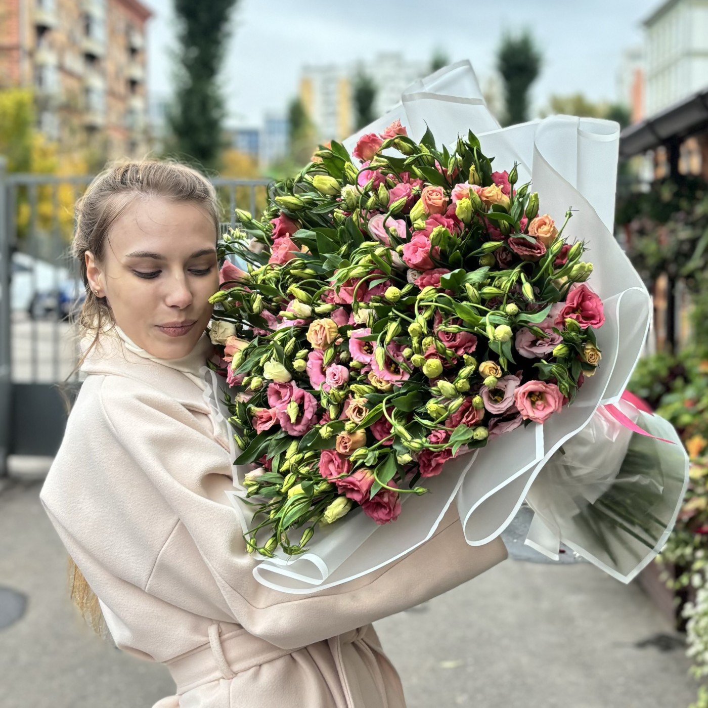 Букет из 101 розовой эустомы