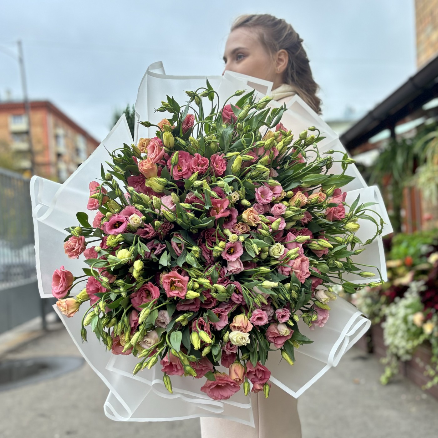 Букет из 101 розовой эустомы