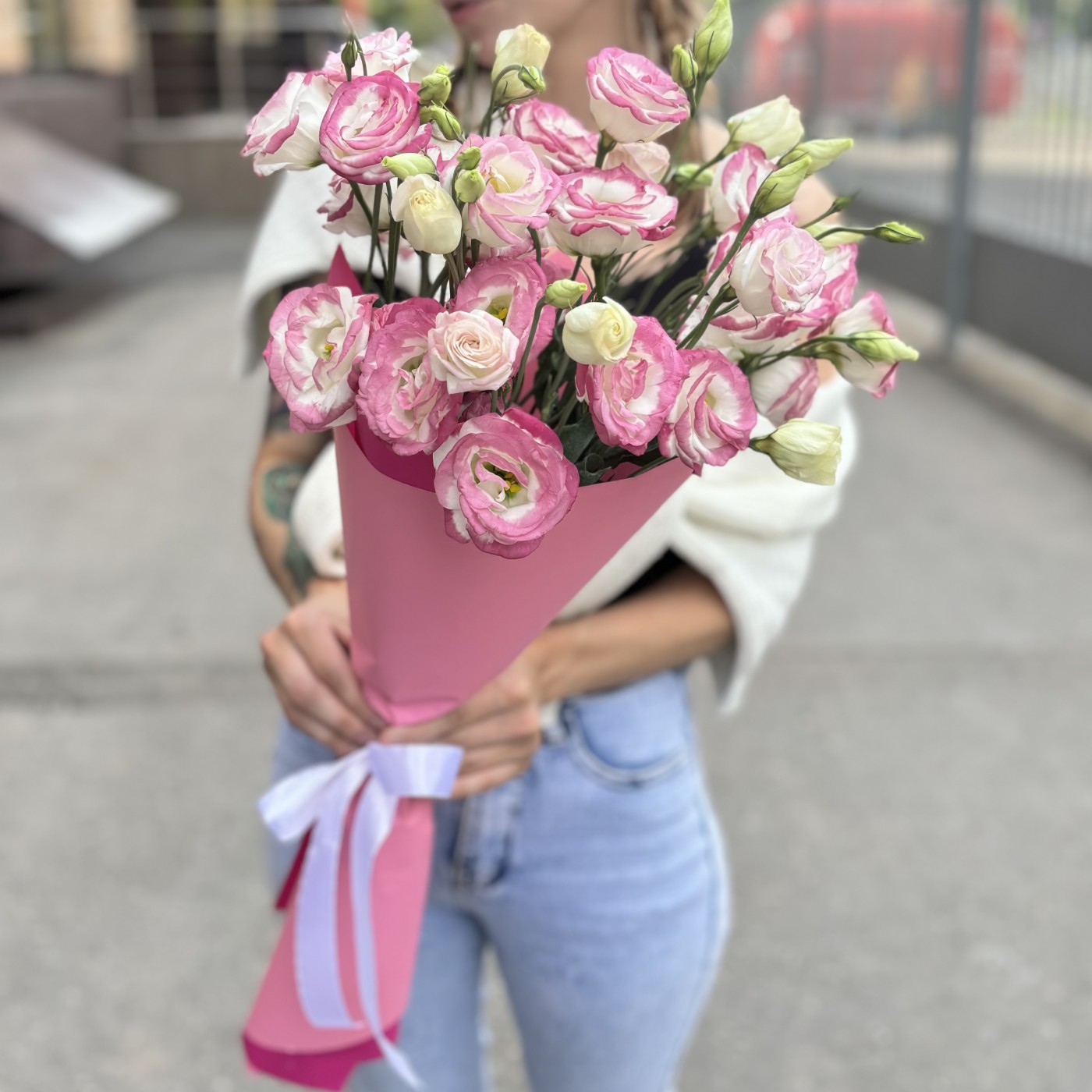 Букет из 7 бело-розовых эустом