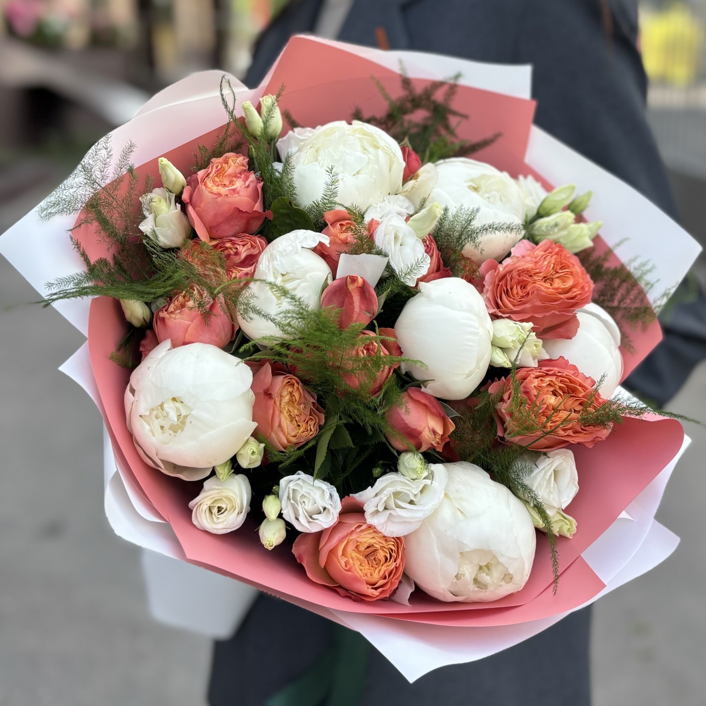 Букет с пионами и розами Ля Мандарин