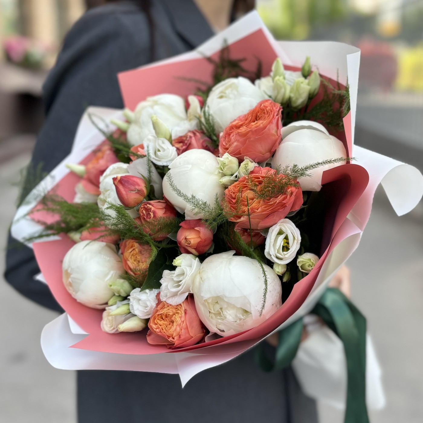 Букет с пионами и розами Ля Мандарин