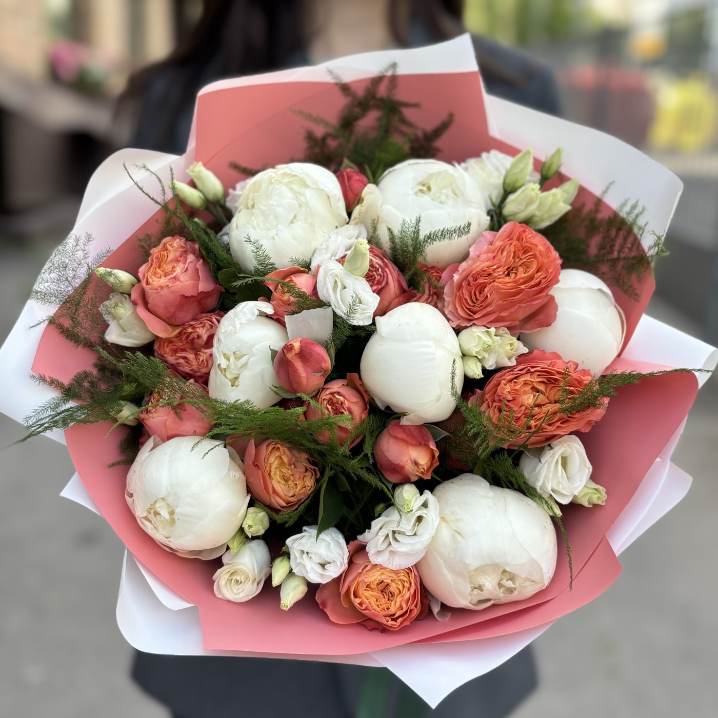 Букет с пионами и розами Ля Мандарин