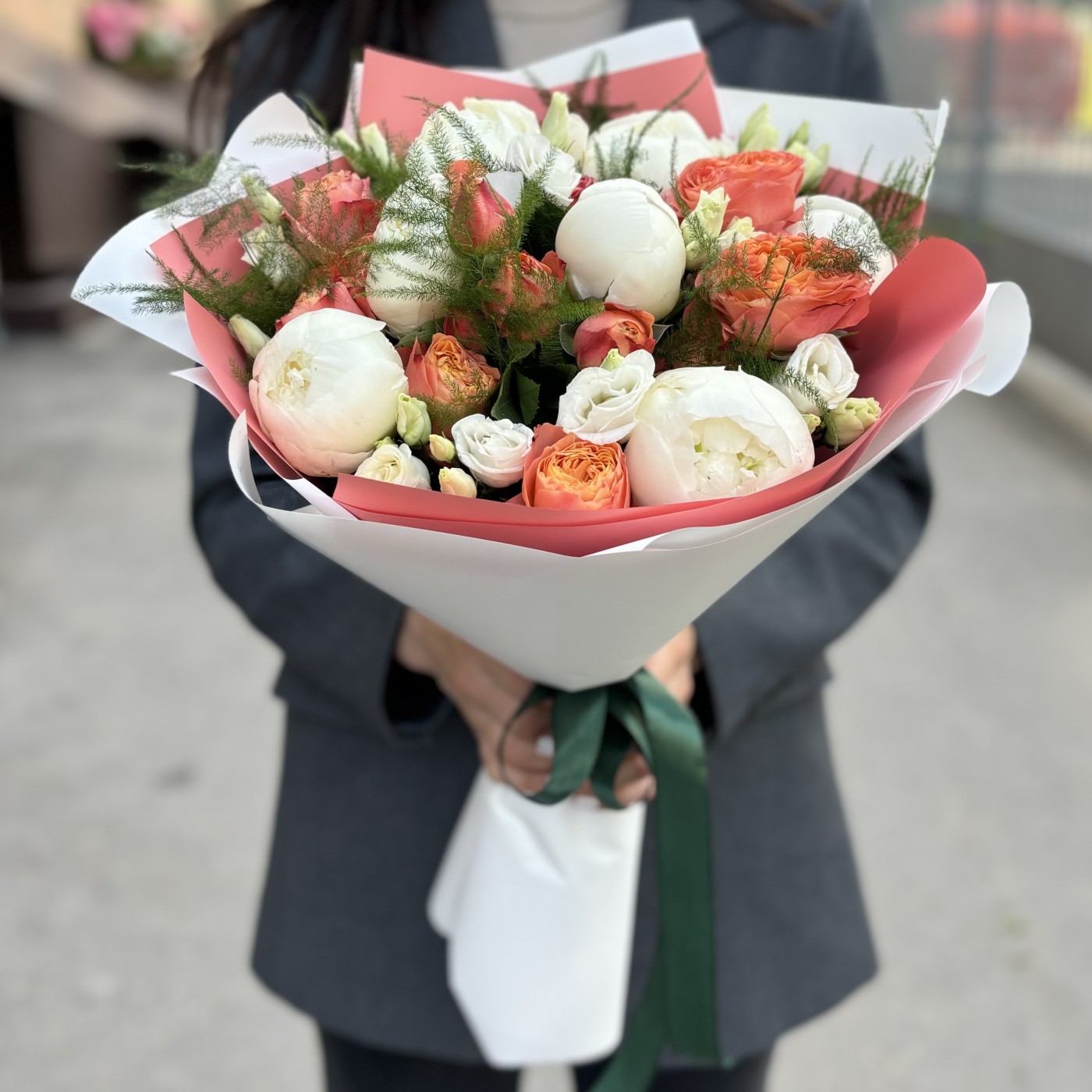 Букет с пионами и розами Ля Мандарин