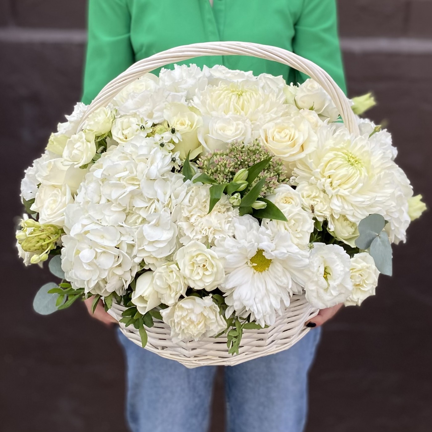 Цветы в корзине Нежная скромность