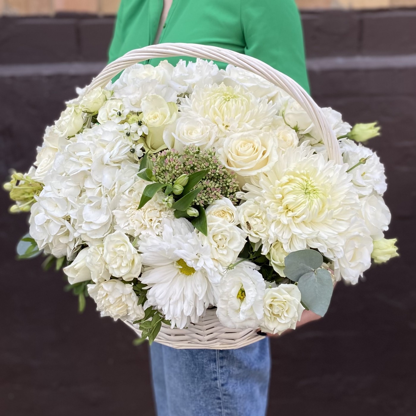 Цветы в корзине Нежная скромность