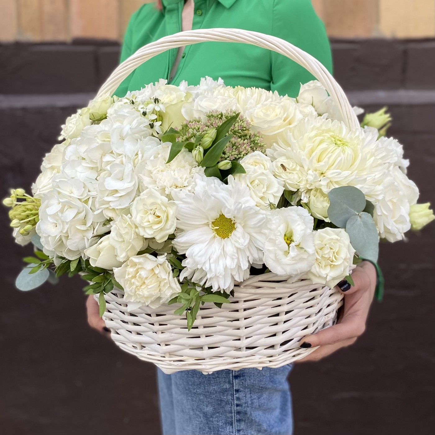 Цветы в корзине Нежная скромность