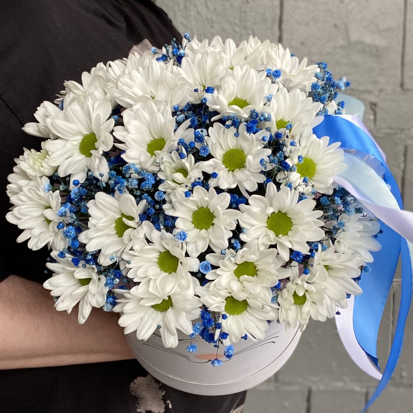 Композиция из хризантем Зайка