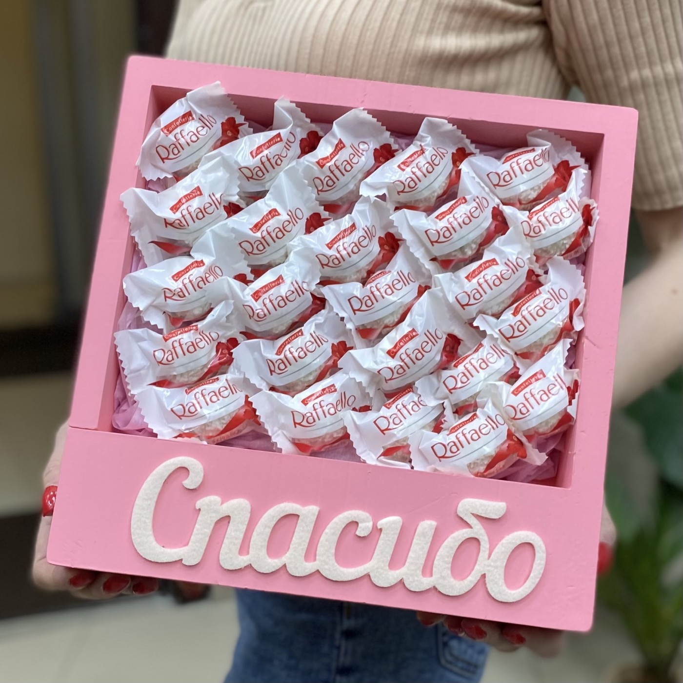 Конфеты рафаэло в розовой коробке Спасибо