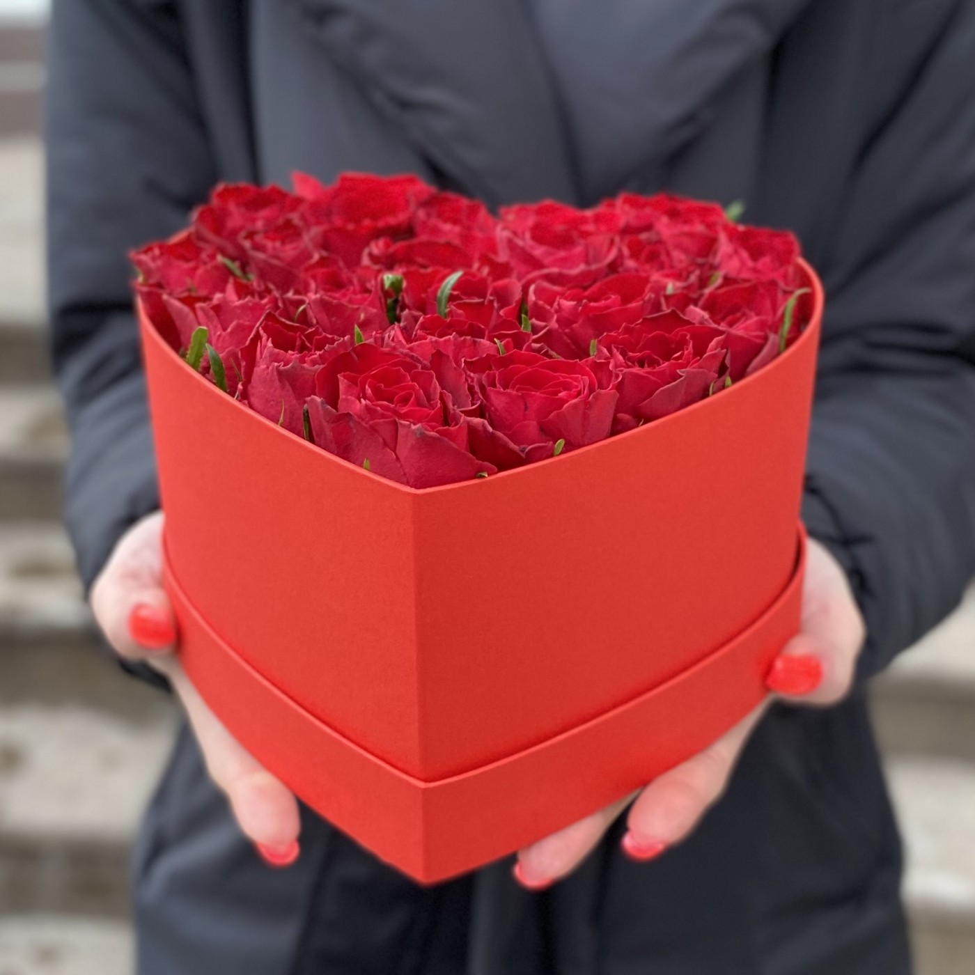 Коробка Искренняя Любовь с красными розами