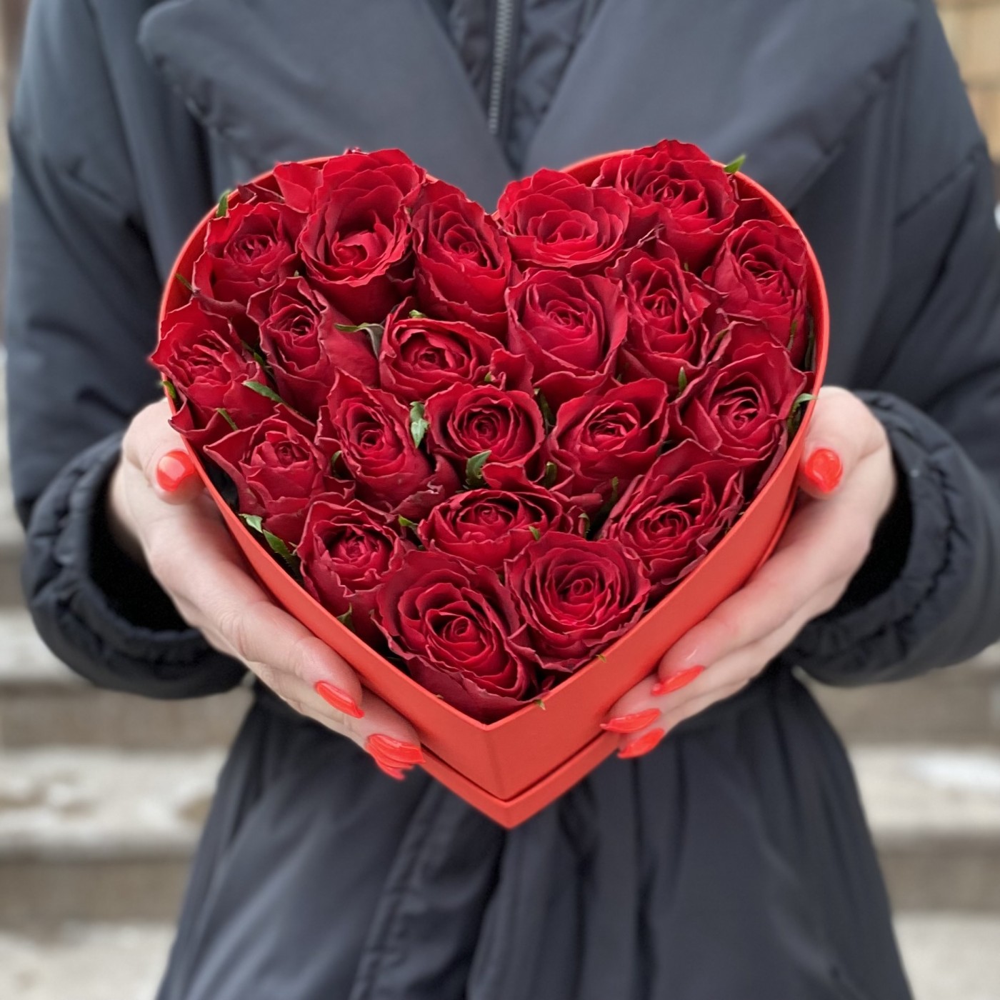 Коробка Искренняя Любовь с красными розами