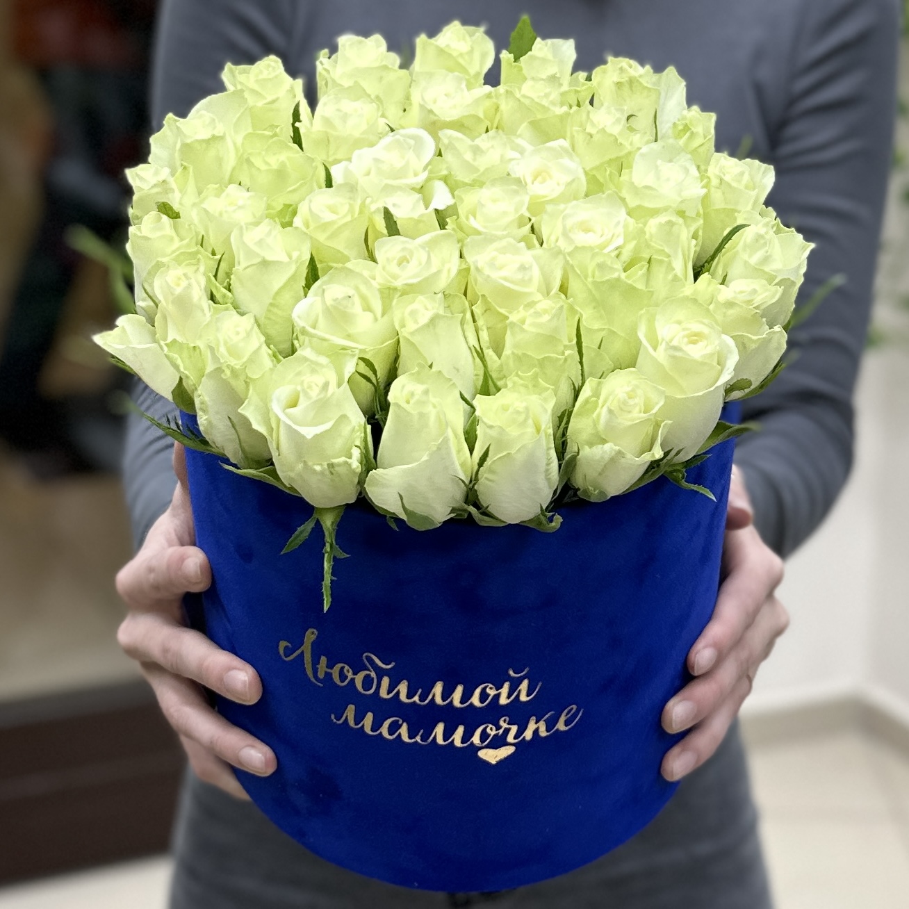 Коробка Любимой Мамочке с белыми розами
