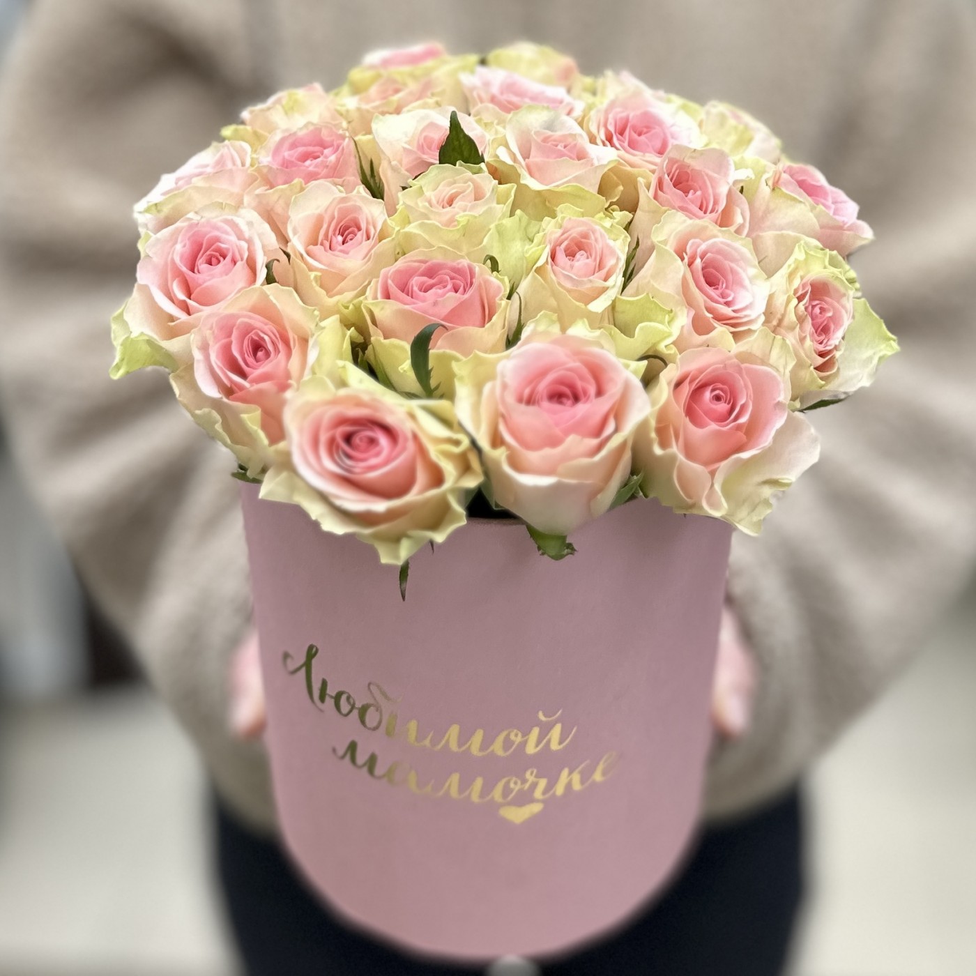 Коробка с нежными розами Любимой Мамочке