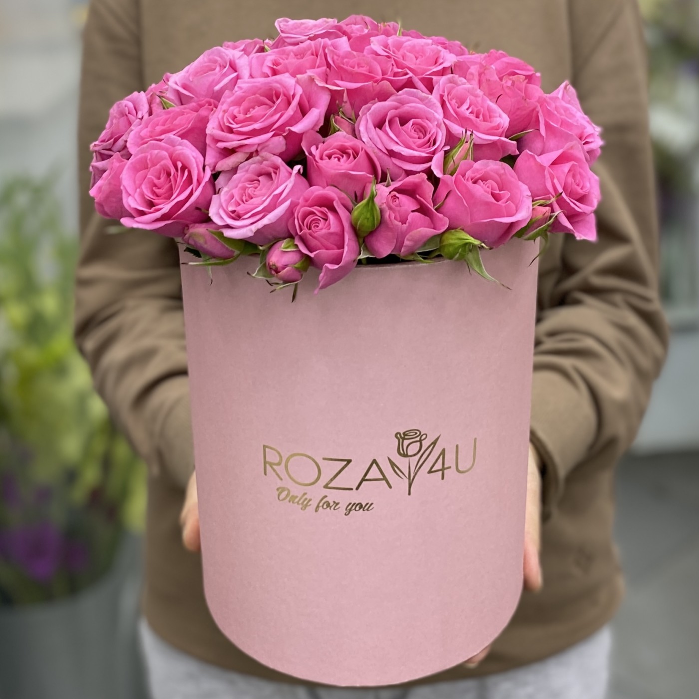 Коробка с розовыми кустовыми розами Эйлин