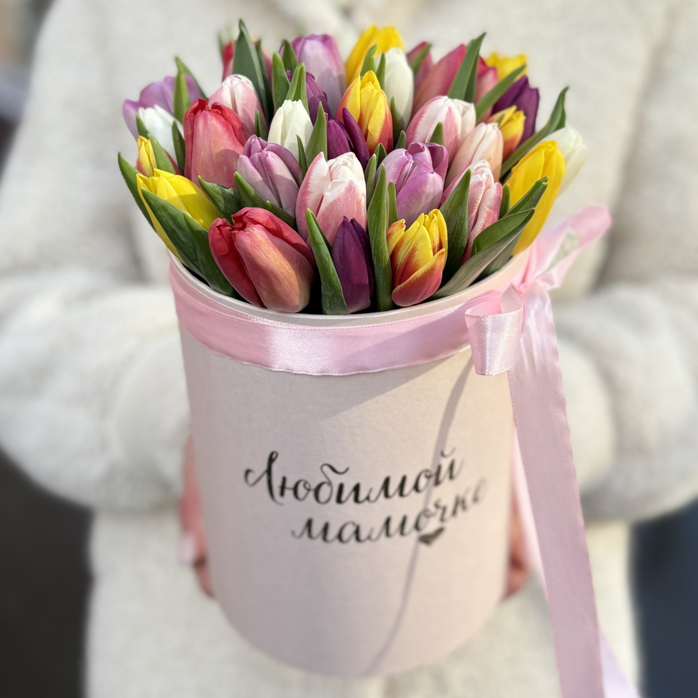 Микс тюльпанов в коробке Любимой Мамочке